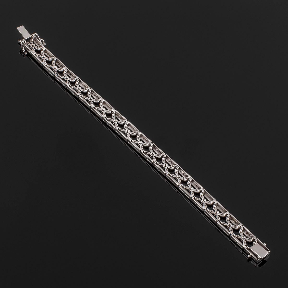 Taille brillant Bracelet A Link en or et diamants (taille brillant) en vente
