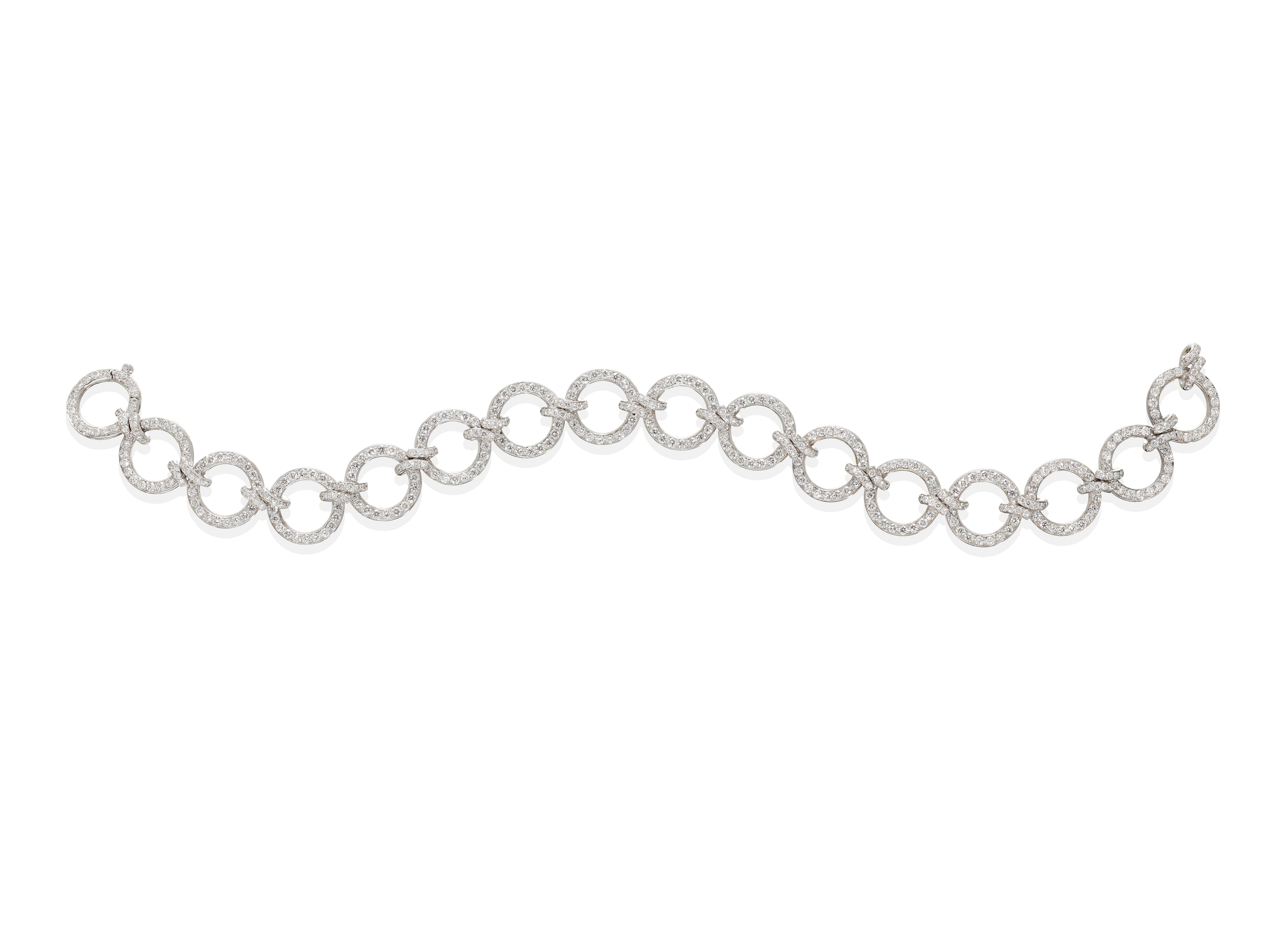 A link bracelet by Rosior set in White Gold with 451 Natural Diamonds weighing 3,39 ct. 
Brilliant Cut Diamonds certified by IGI as D-VVS1.
Weight in 19.2K Gold:  20.9 g.
Unique piece.
This unique piece comes with a Certificate of Authenticity.