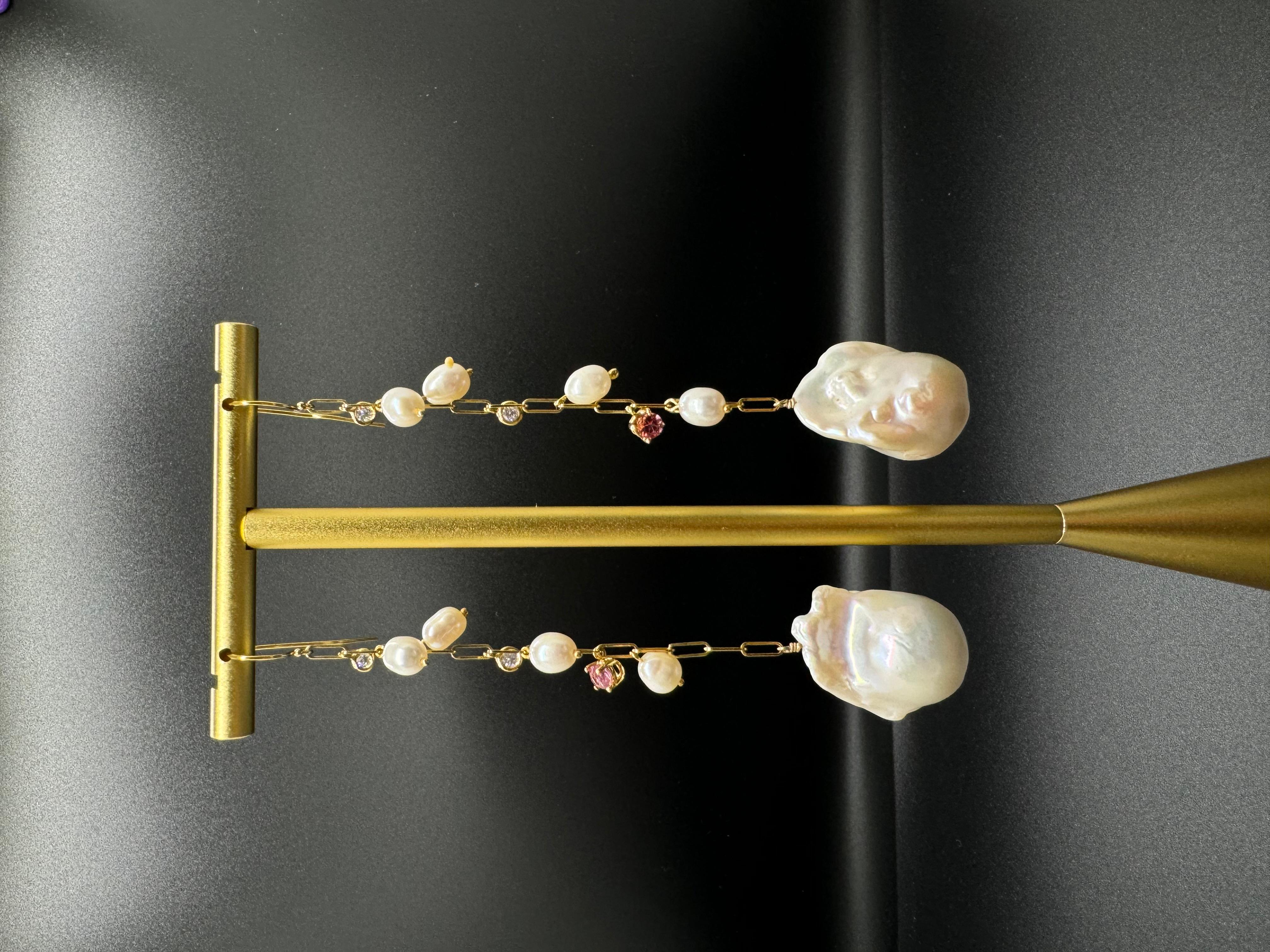 Link chain drop earring With Baroque pearls In Excellent Condition For Sale In New York, NY