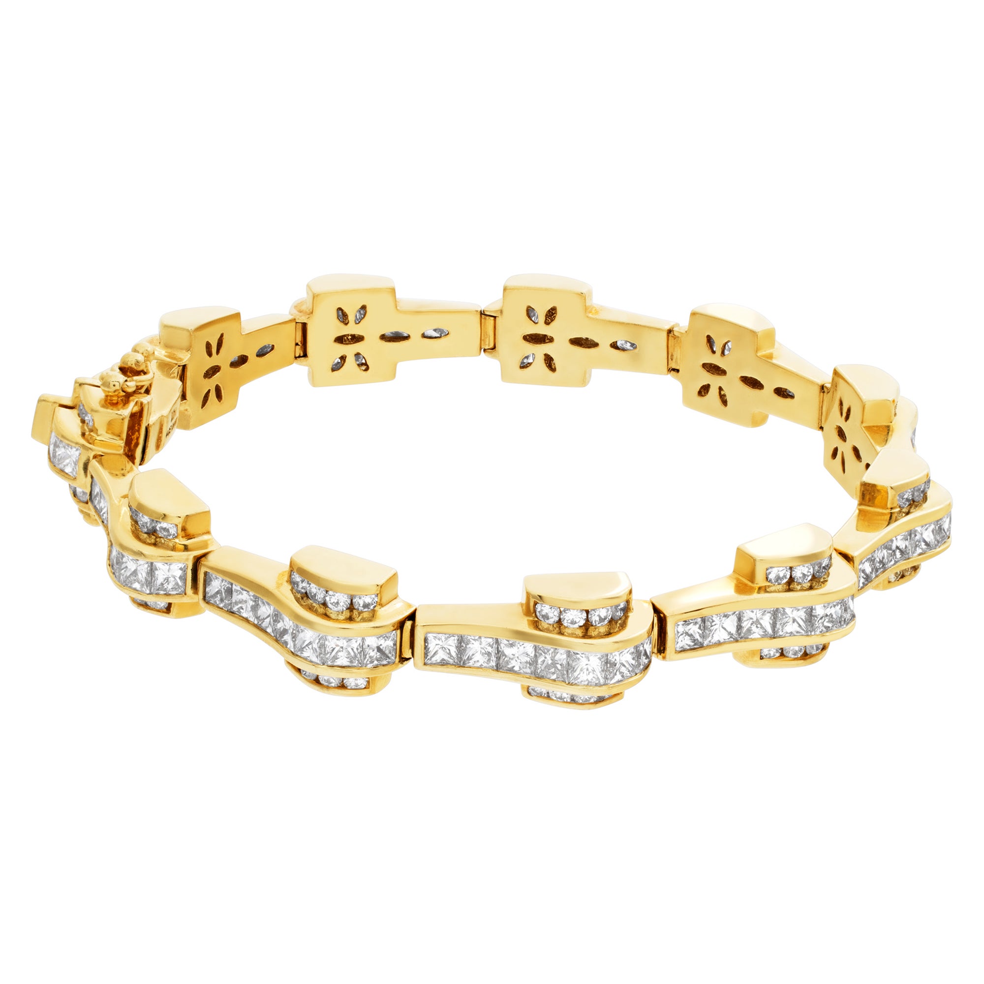 Link & Diamonds 14k Yellow Gold Bracelet with over 8.25 Carats Princess For Sale