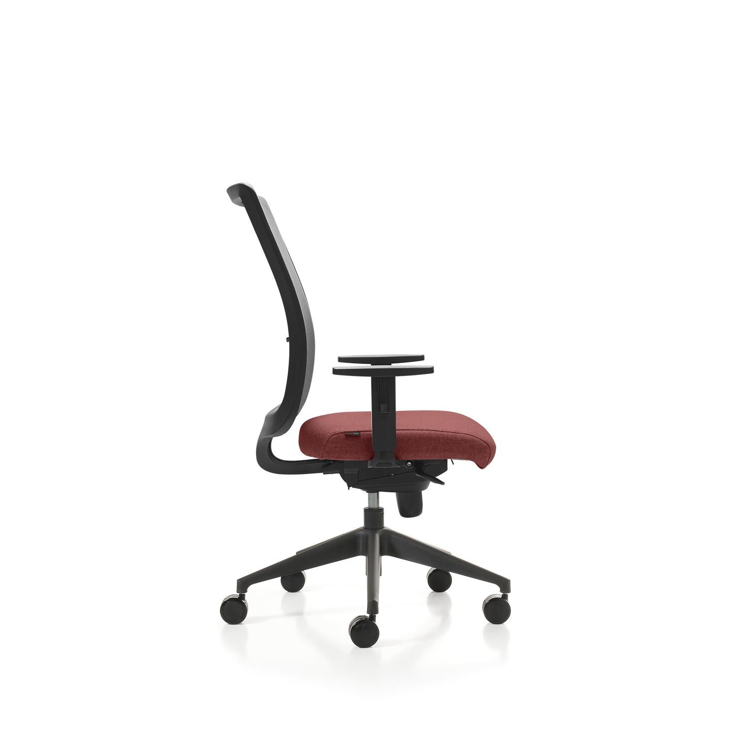 Italian Link High Backrest Managerial Armchair in Mesh & Upholstery by Quinti Sedute For Sale