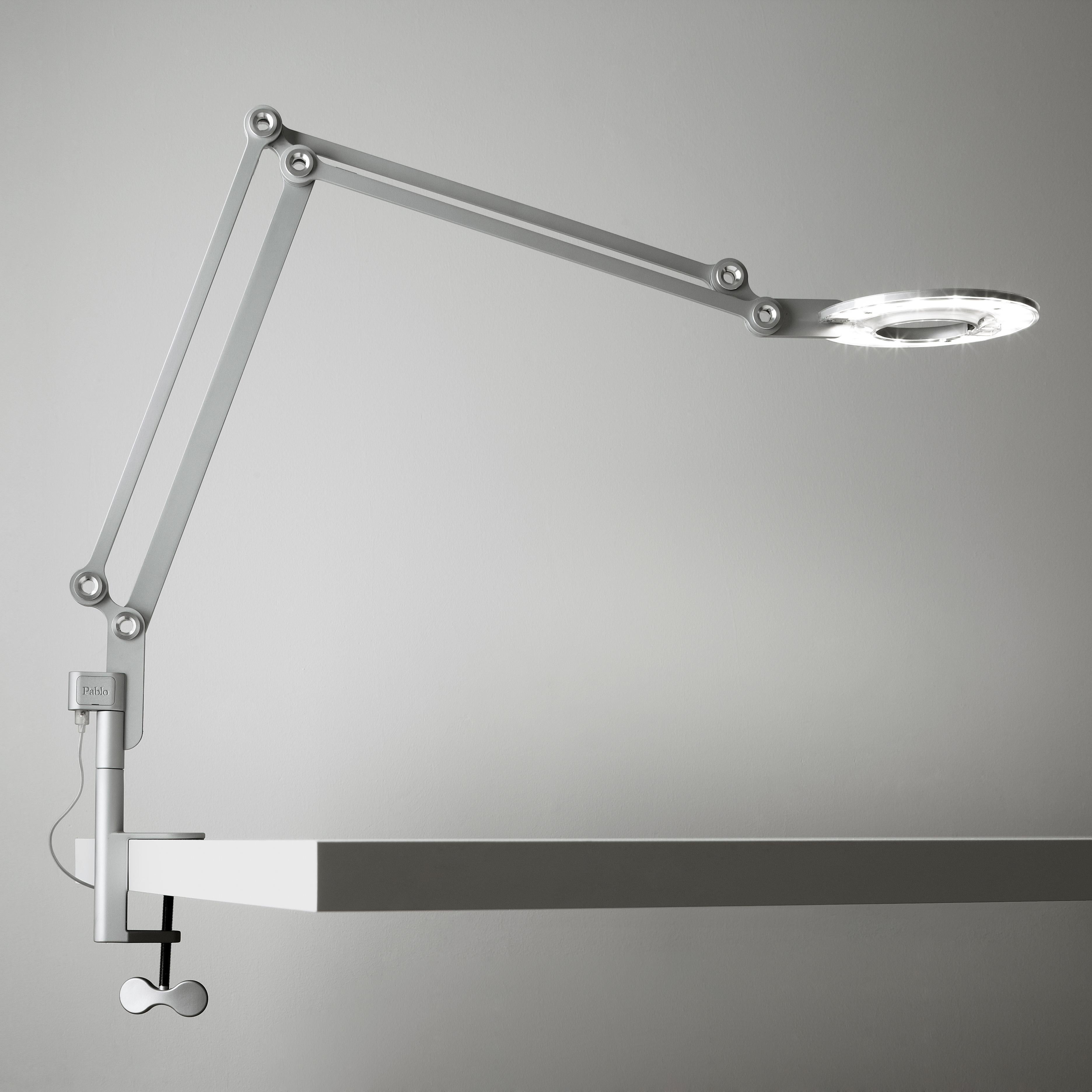 XXIe siècle et contemporain Lampe de bureau à maillons moyens en argent par Pablo Designs en vente