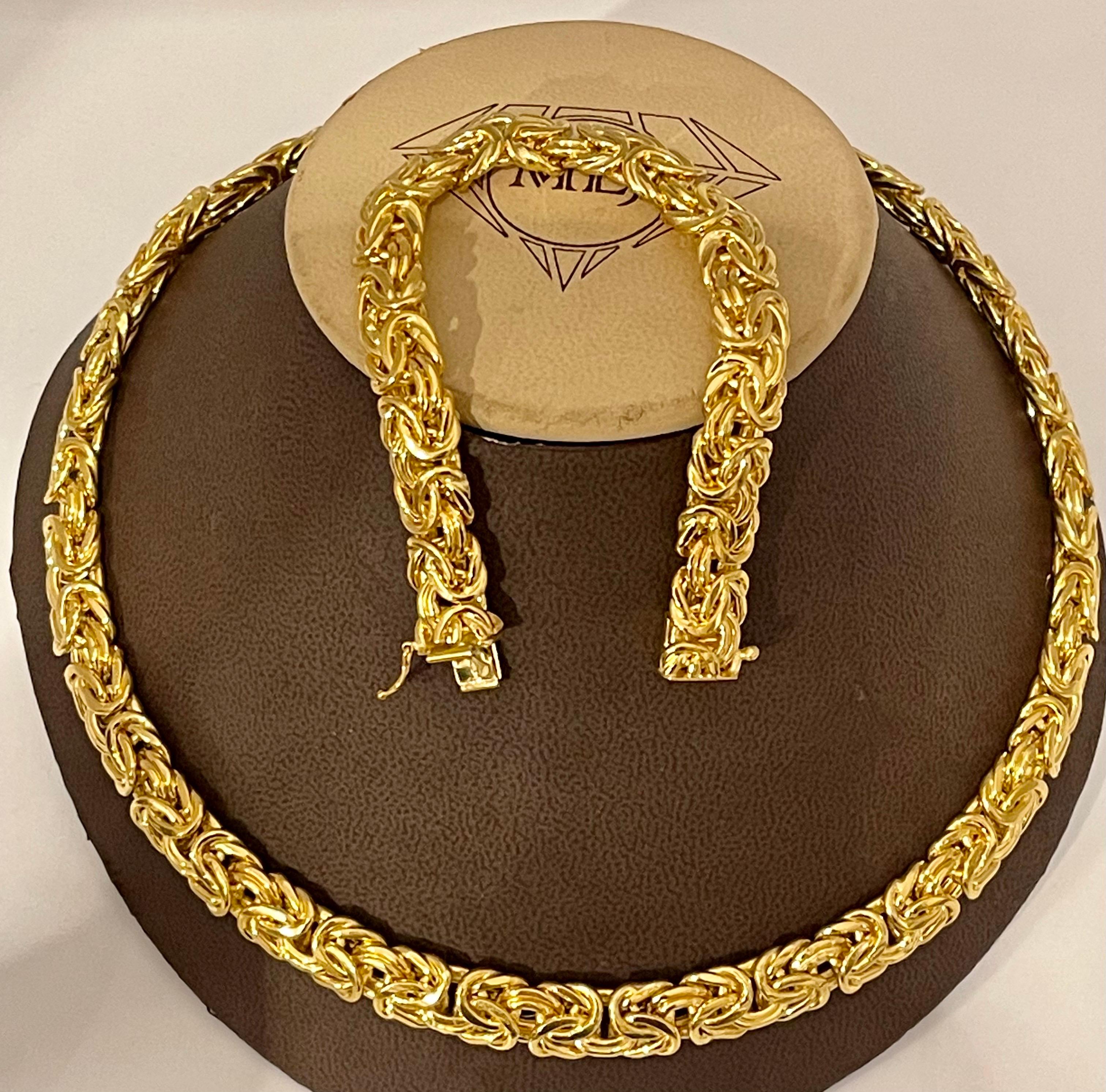 Link Necklace & Bracelet Suite 18 Karat Yellow Gold 97 Gm Made in Italy In Excellent Condition For Sale In New York, NY