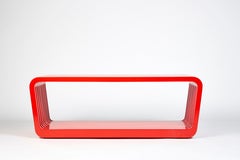 Banc ou table basse en laque "ouverte" A Link, une géométrie monolithique par Reda Amalou
