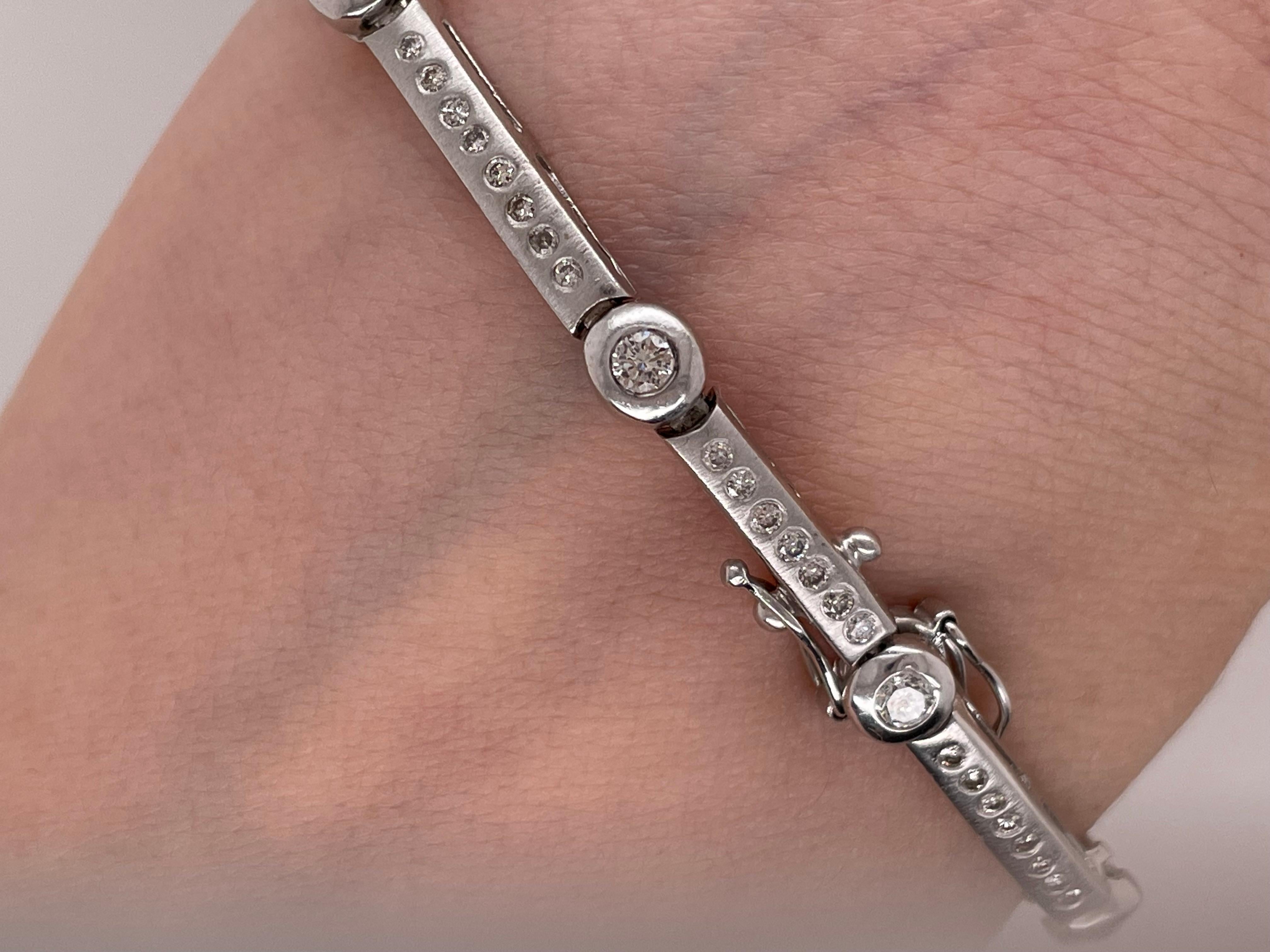 Link or Tennis Bracelet, 7.5 Inch, 12.1 Gram, Diamond and 14kt White Gold For Sale 4