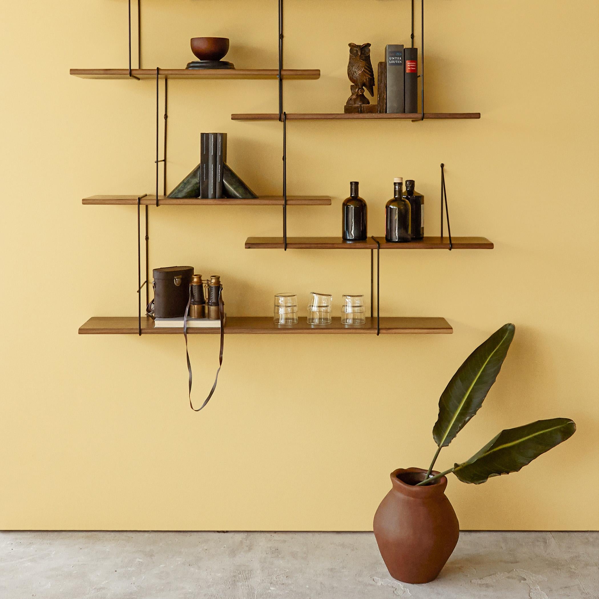 The Link shelf is display and storage stripped down to the essentials. Its steel and wood construction forms an engaging interplay with many potential compositions: asymmetrical, highreaching, or laid out lengthwise. It is designed to work perfectly