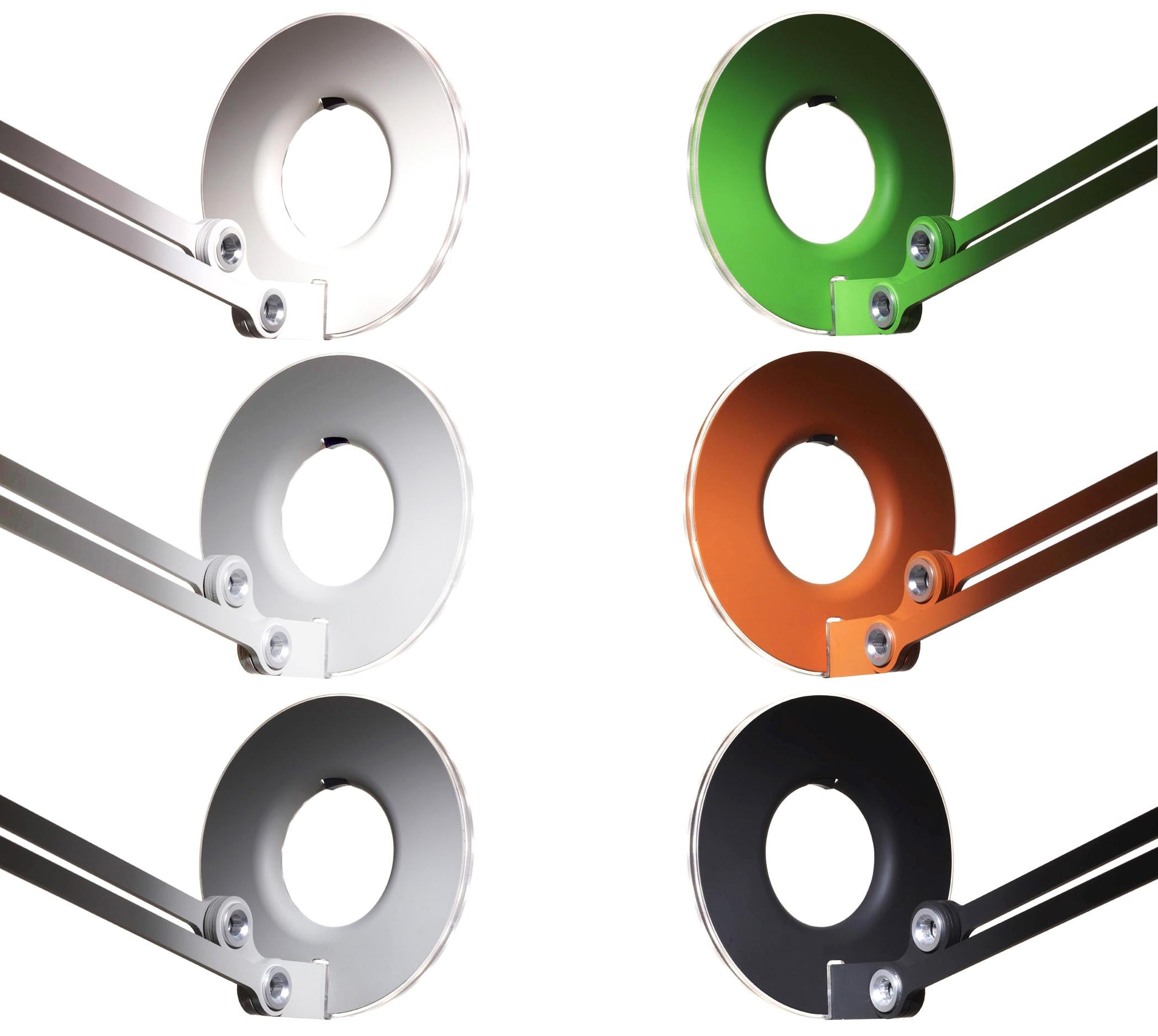 Kleine Link Link-Tischlampe in Silber von Pablo Designs (amerikanisch) im Angebot