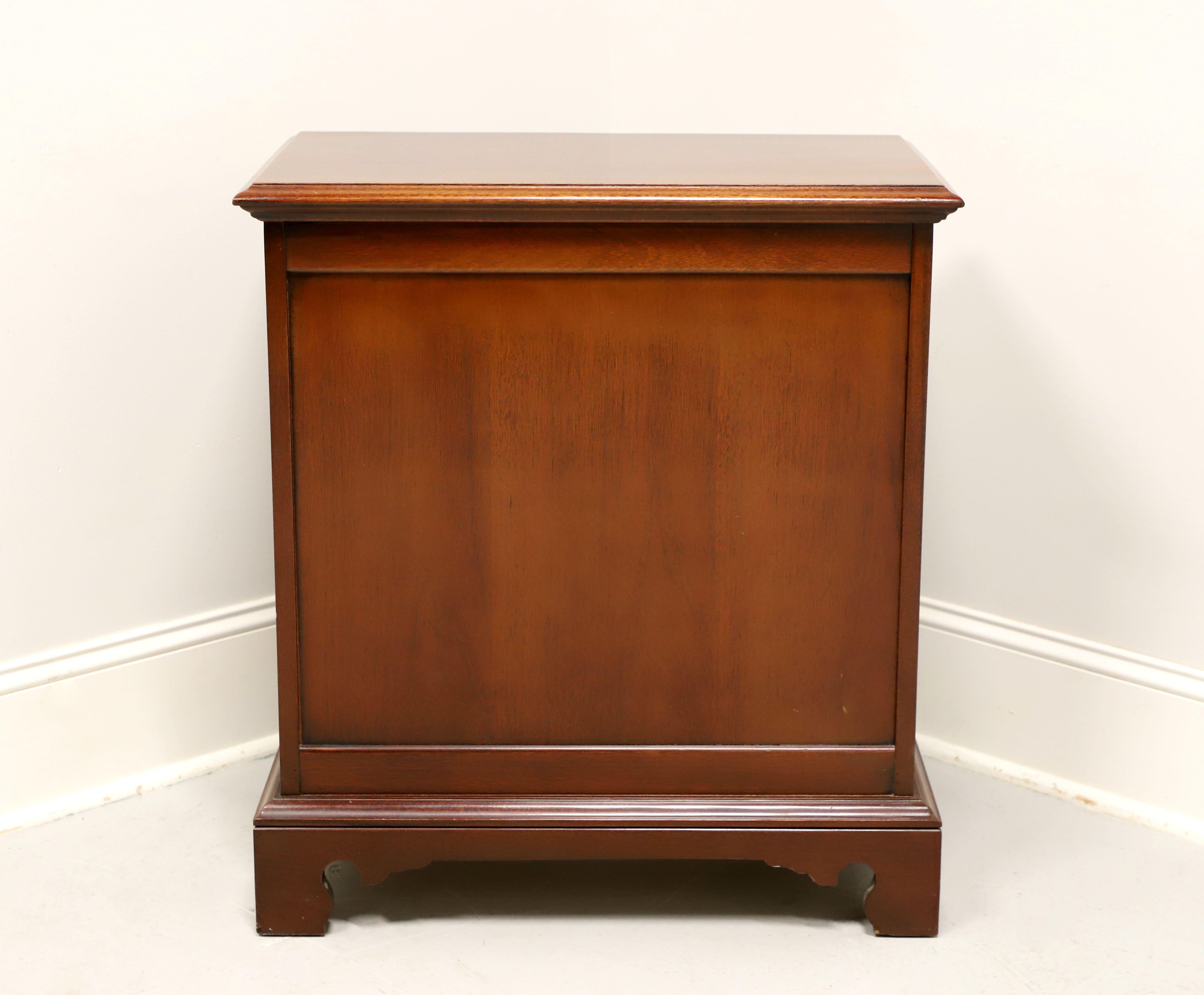LINK-TAYLOR Heirloom Planters Solid Mahogany Chippendale Bedside Chest - D In Good Condition In Charlotte, NC