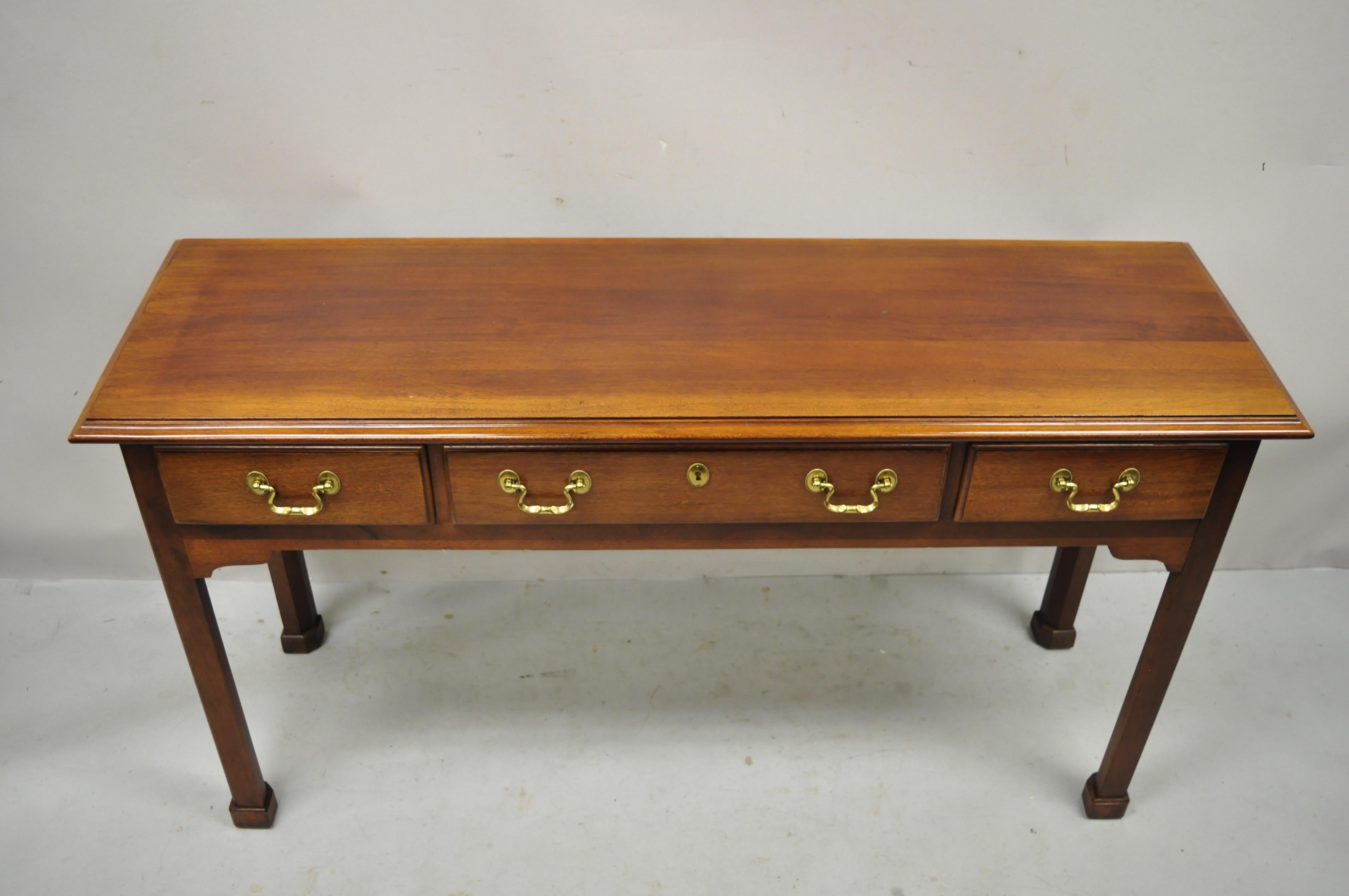 Link Taylor Heirloom Solid Mahogany 3 Drawer Georgian Console sofa hall table. Item features solid wood construction, beautiful wood grain, finished back, original label, 3 dovetailed drawers, solid brass hardware, quality American craftsmanship,