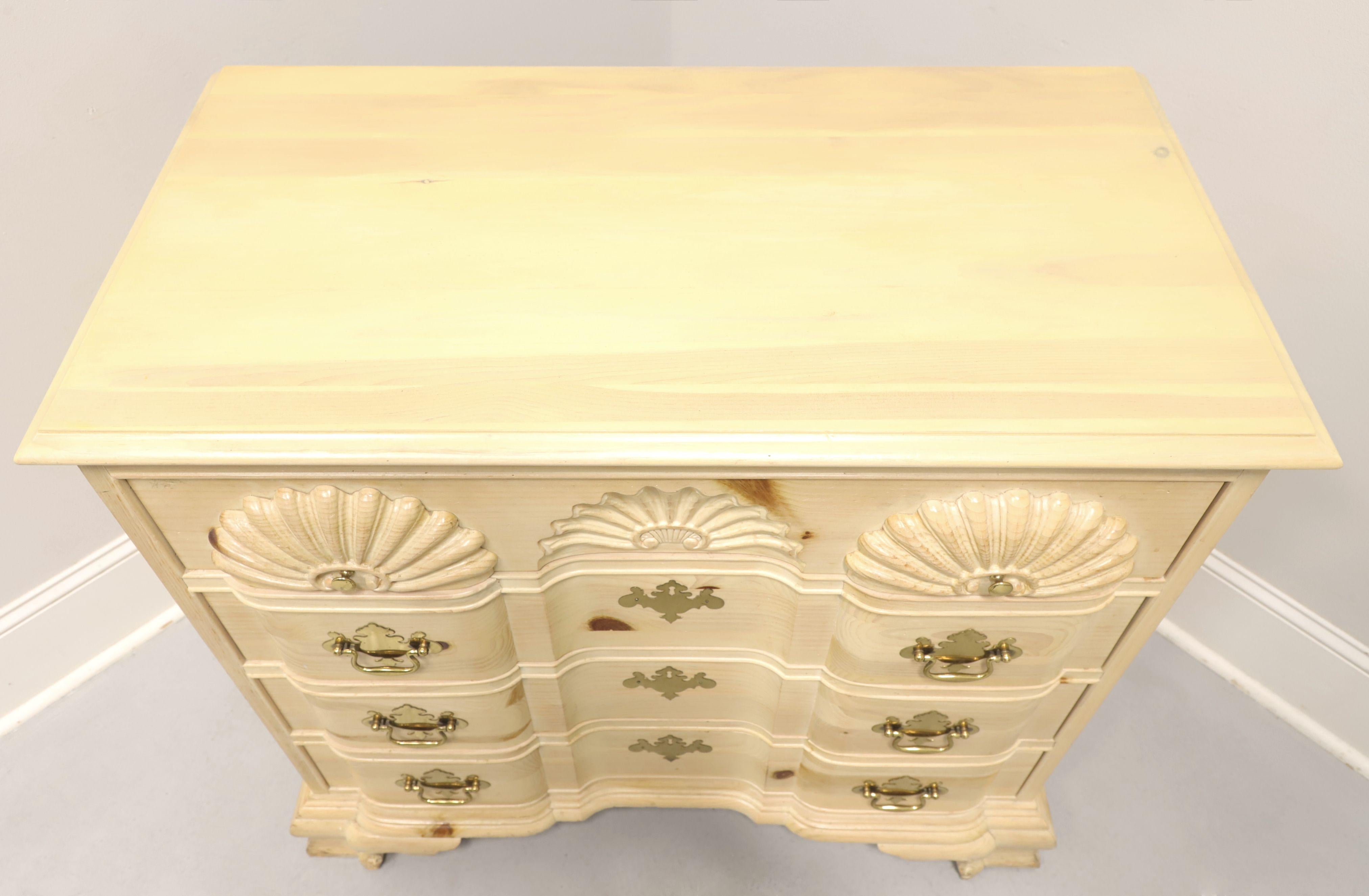 American LINK-TAYLOR Pine Chippendale Four-Drawer Block Front Goddard Bachelor Chest For Sale
