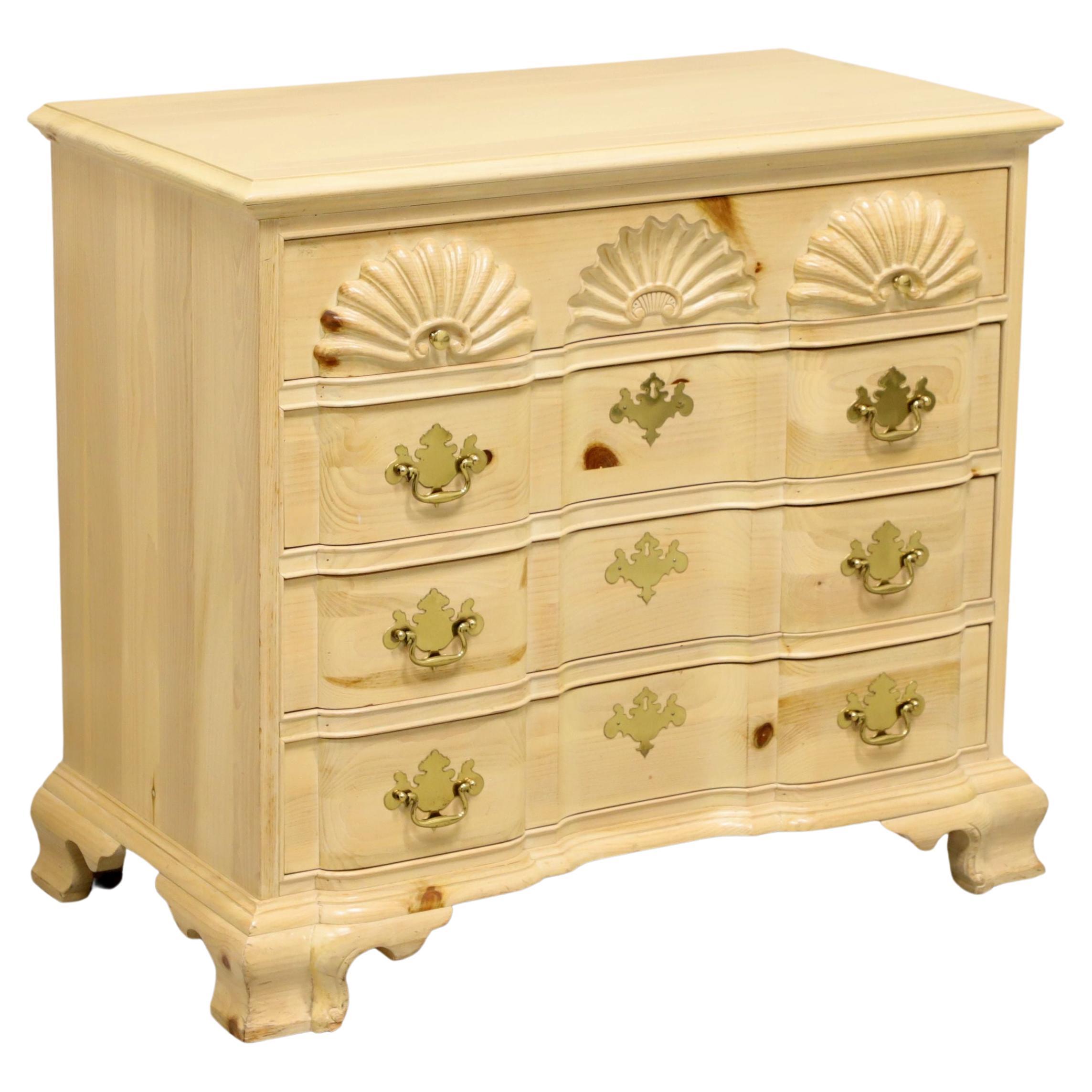 LINK-TAYLOR Pine Chippendale Four-Drawer Block Front Goddard Bachelor Chest For Sale
