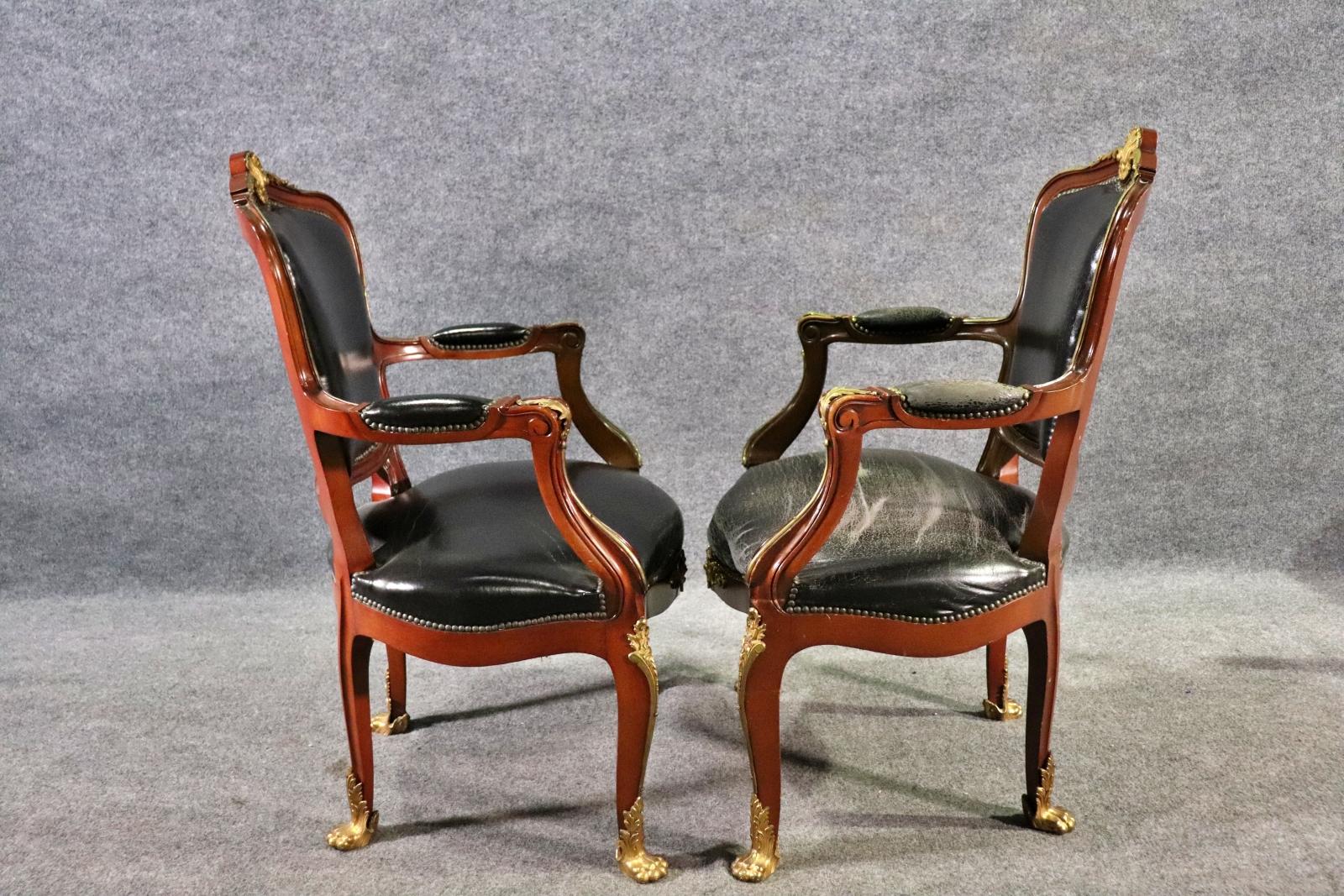 Paire de chaises à accoudoirs de style Louis XV A Link en vente 3