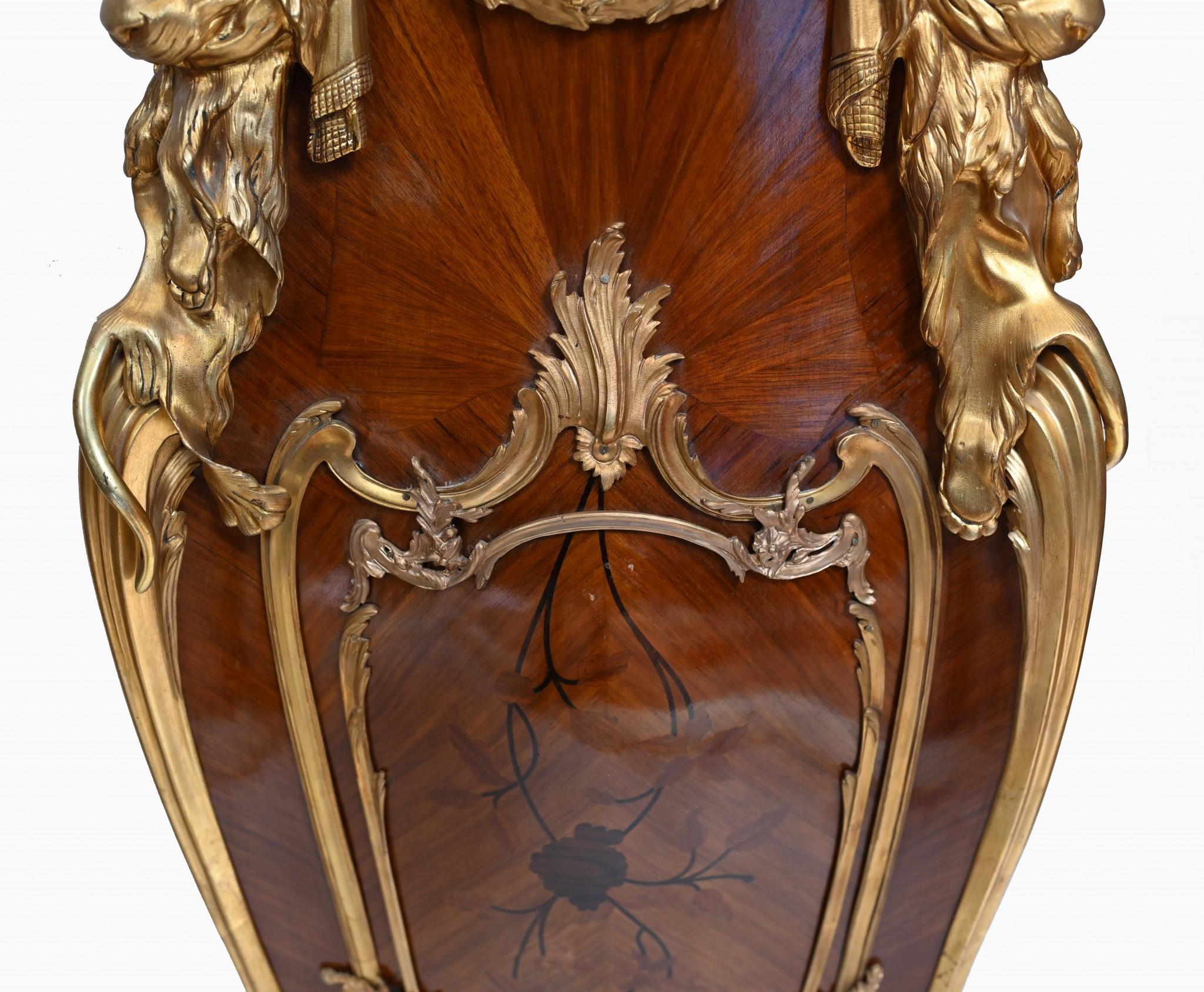 Elegant pair of French pedestal stands after Francois Linke
These really are the ultimate for a high end interior
Crafted from kingwood with intricate inlay work including floral motifs
Linke (1855) was a famous French ebiniste and cabinet maker