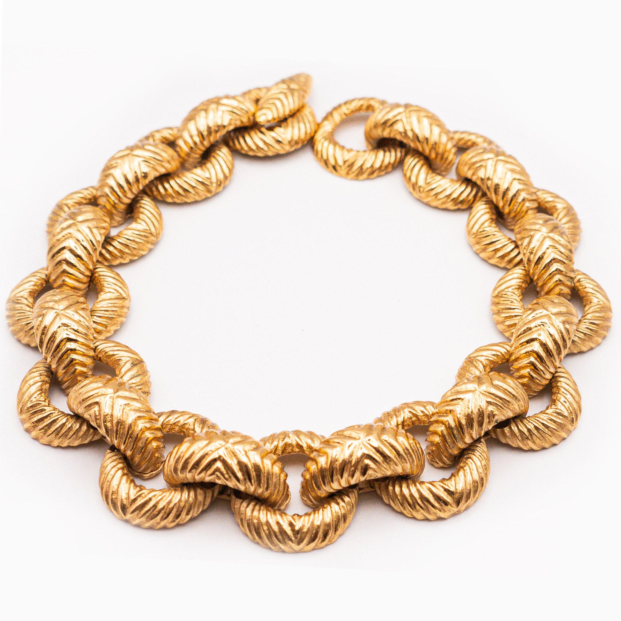 Oversized Links Necklace designed by Yves Saint Laurent and made by Maison Goossens

L : 83 cm
Circa 1980