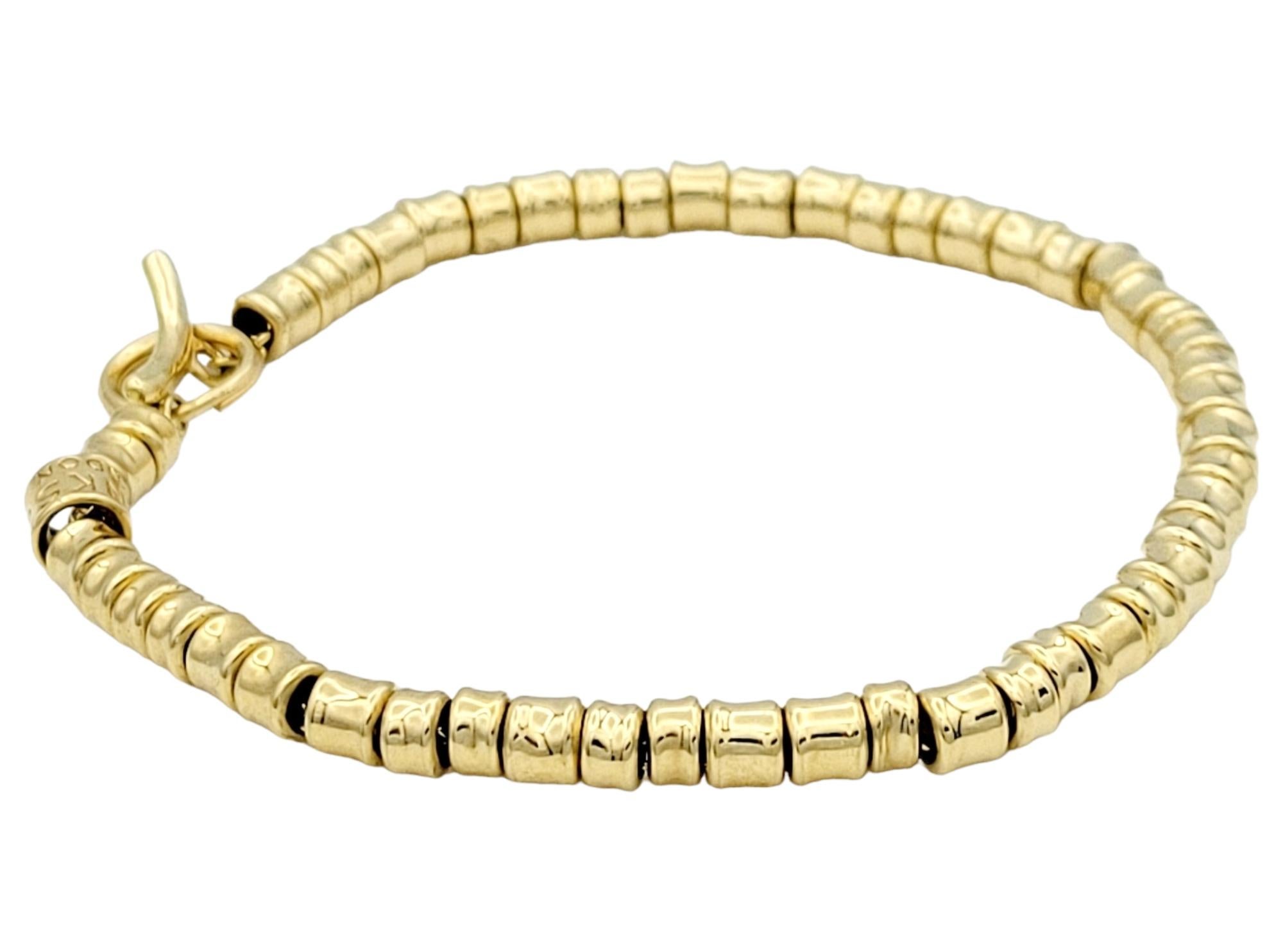 Cet exquis bracelet Links of London en luxueux or jaune 18 carats incarne l'élégance et la sophistication. Fabriquée à la perfection, cette chaîne à maillons d'ancrage de 7,5 pouces ornée de perles tubulaires encerclera gracieusement votre poignet