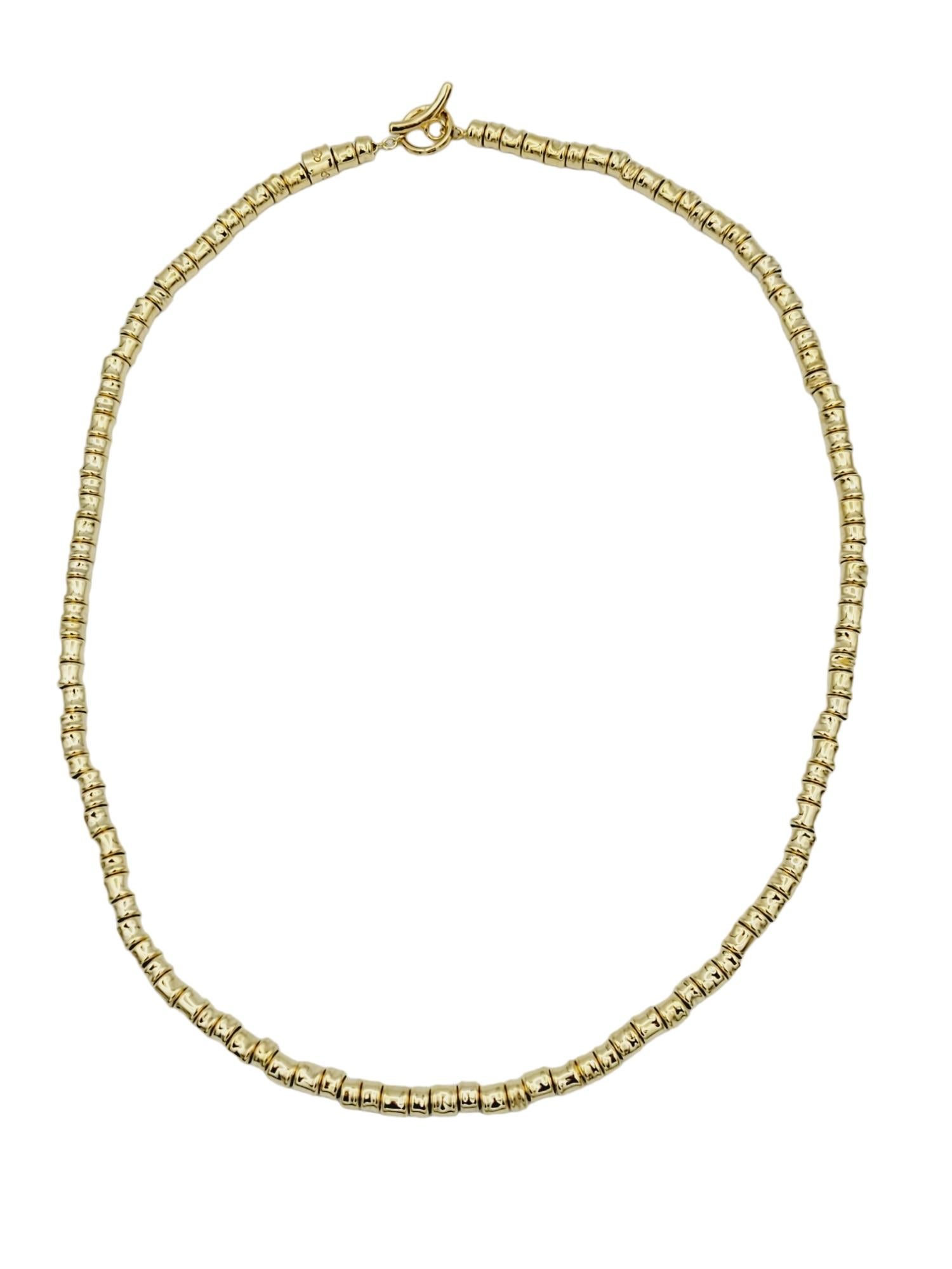 Diese exquisite Links of London Allsorts Halskette aus luxuriösem 18-karätigem Gelbgold ist der Inbegriff von Eleganz und Raffinesse. Diese perfekt gearbeitete, mit Röhrenperlen verzierte 16-Zoll-Ankergliederkette wird Ihren Hals anmutig umschließen