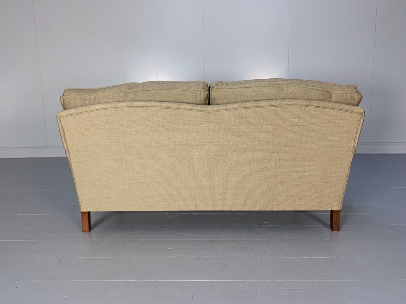Linley 2.5-Seat Howard-Design Sofa - In Woven Gold Fabric For Sale 7