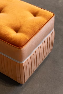 Linna Ottoman fabriqué à la main par Rytsola, tissu et Oak, Design Modern, Finlande