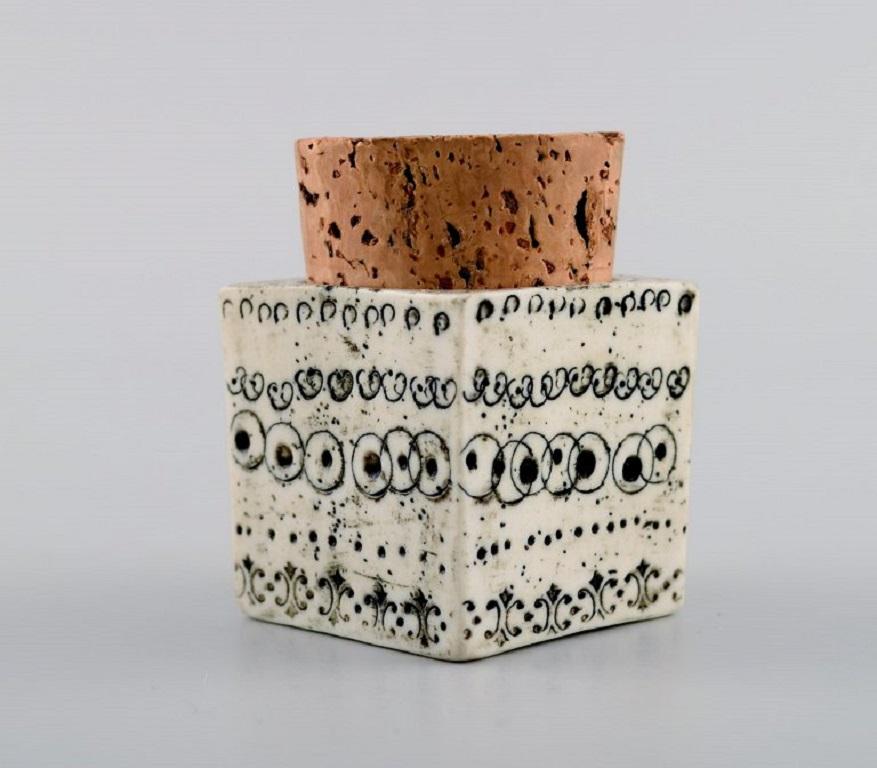 Linnea Rut Bryk (1916-1999), Finland. 
Rare unique jar in glazed stoneware with cork lid. 1950's.
Measures: 5.7 x 4 cm (incl. cork lid).
In excellent condition.
Signed.

Linnea Rut Bryk (October 18, 1916, in Stockholm – November 14, 1999, in
