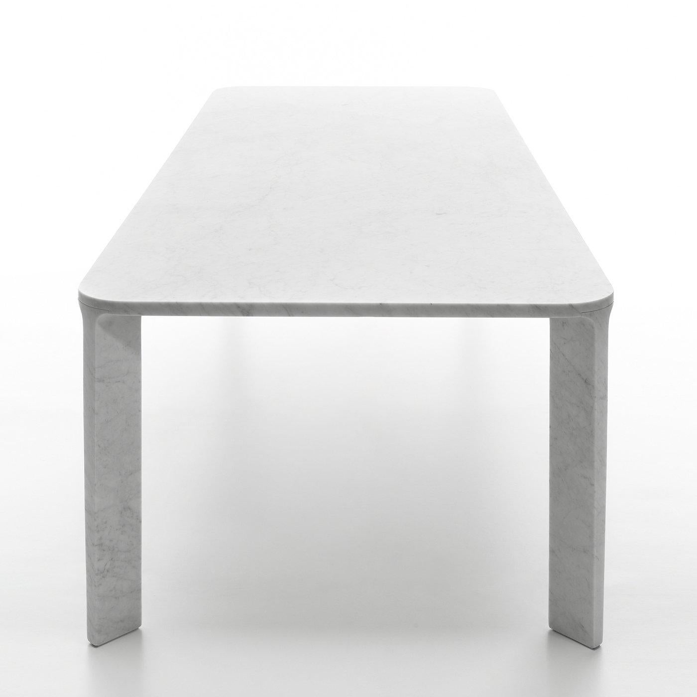 Esstisch, aus weißem Carrara-Marmor, matt poliert.