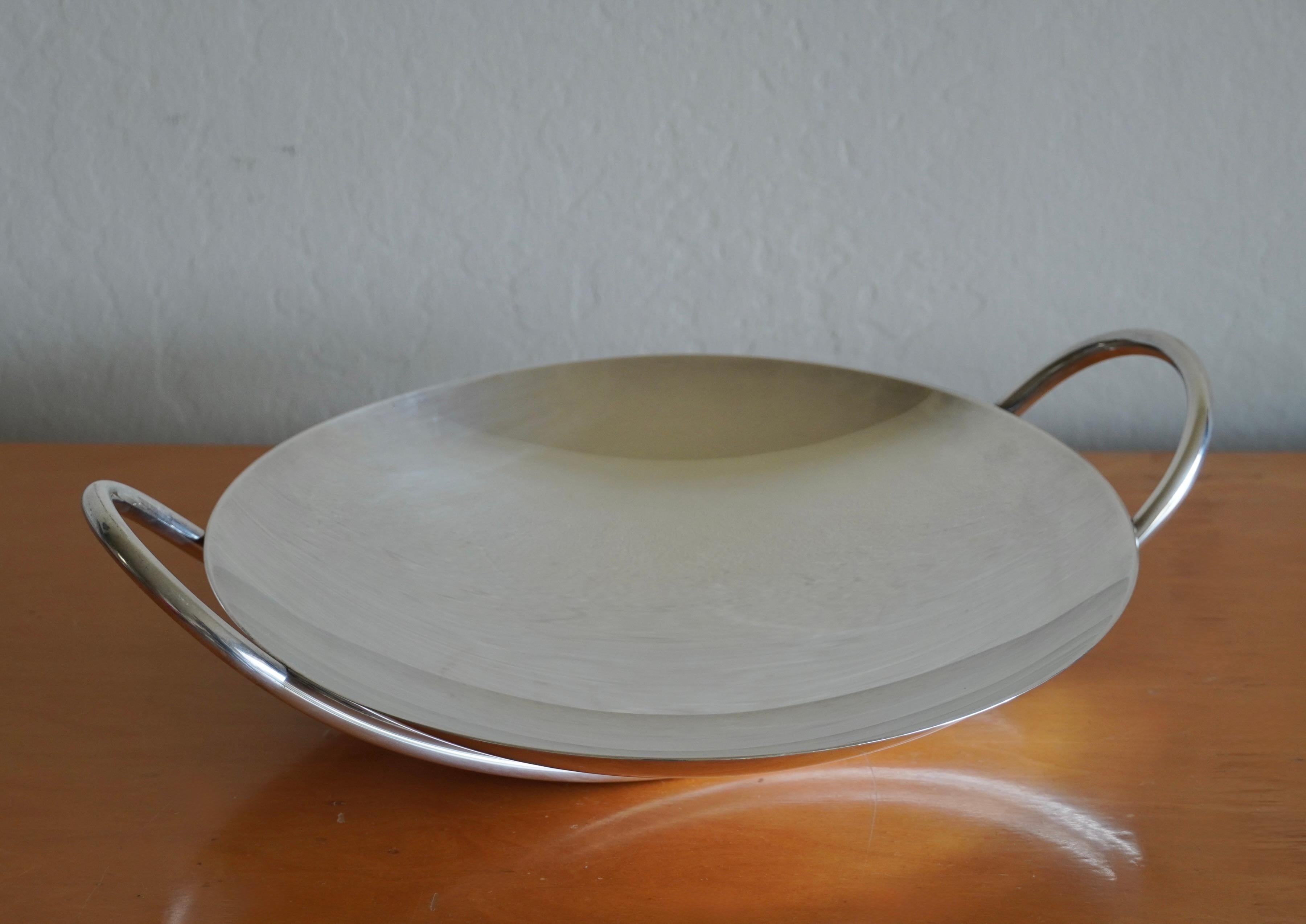 Rocking silver plate fruit bowl by Italian Industrial Designer Lino Sabattini (1926-2016). The circular bowl has continuous rounded handles that run end to end along the bottom of the bowl which creates a rocking effect. Like all of Sabattini's