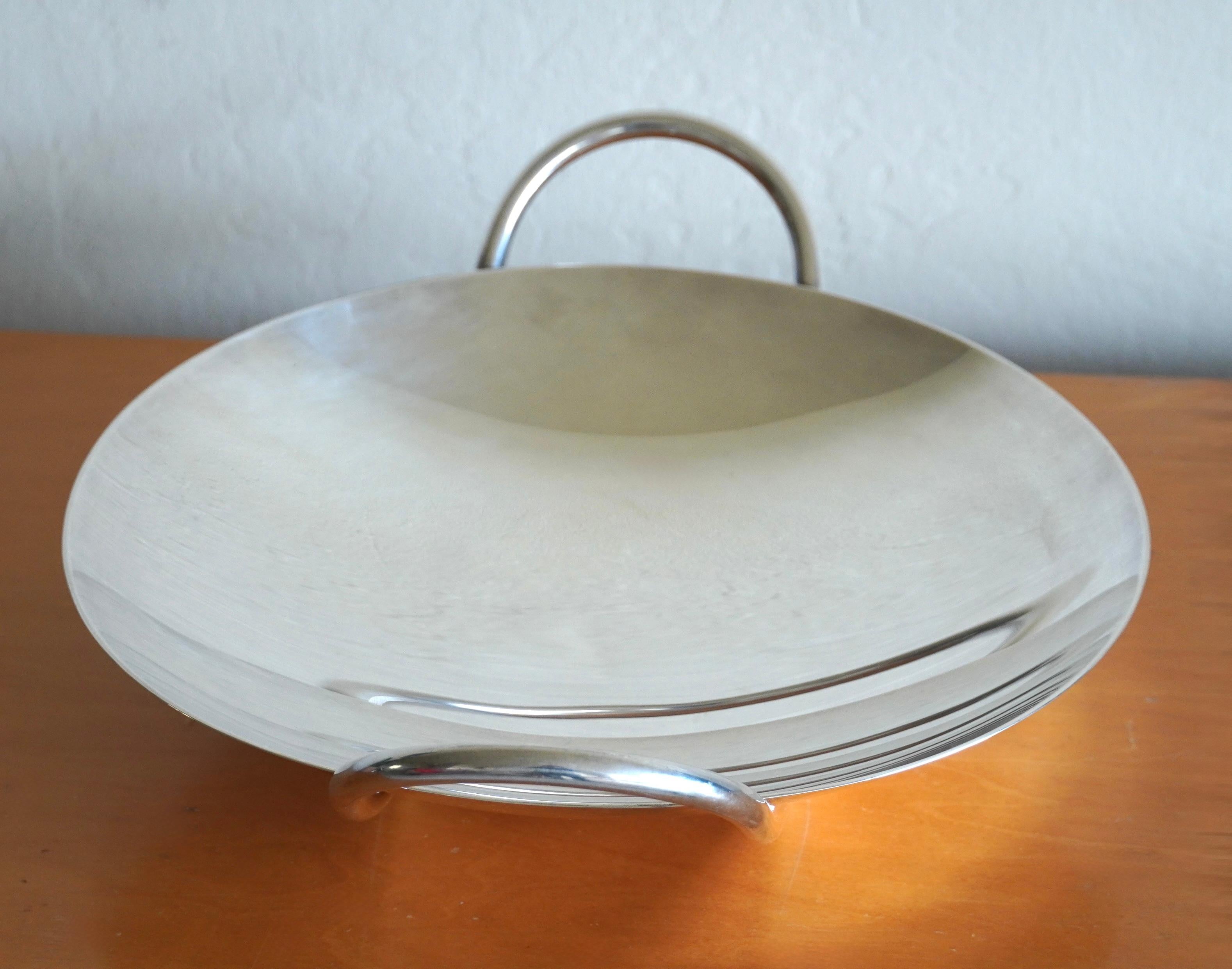 Hand-Crafted Lino Sabattini (1926-2016) Modernist Silverplate Fruit Bowl For Sale