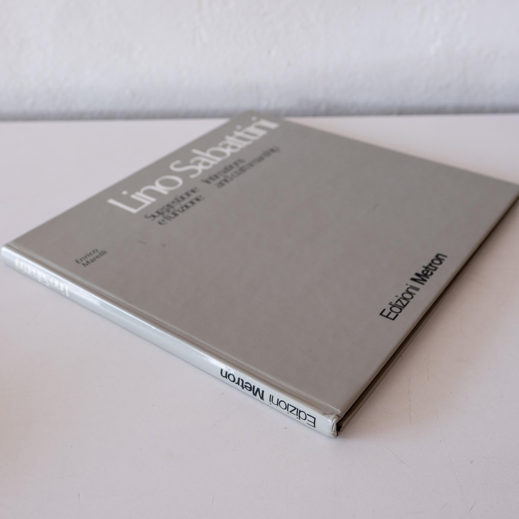 Postmoderno Lino Sabattini Libro Suggestione e funzione Intimità e artigianato Firmato in vendita