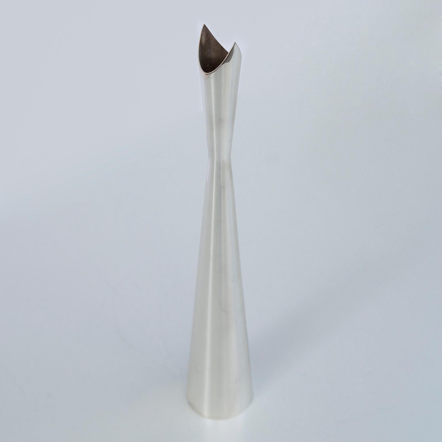 Cardinale vase designed by Lino Sabattini and manufactured by Christofle in France, 1950s. The vase is made of high quality silver plated metal and marked on the bottom. Excellent original vintage condition.
