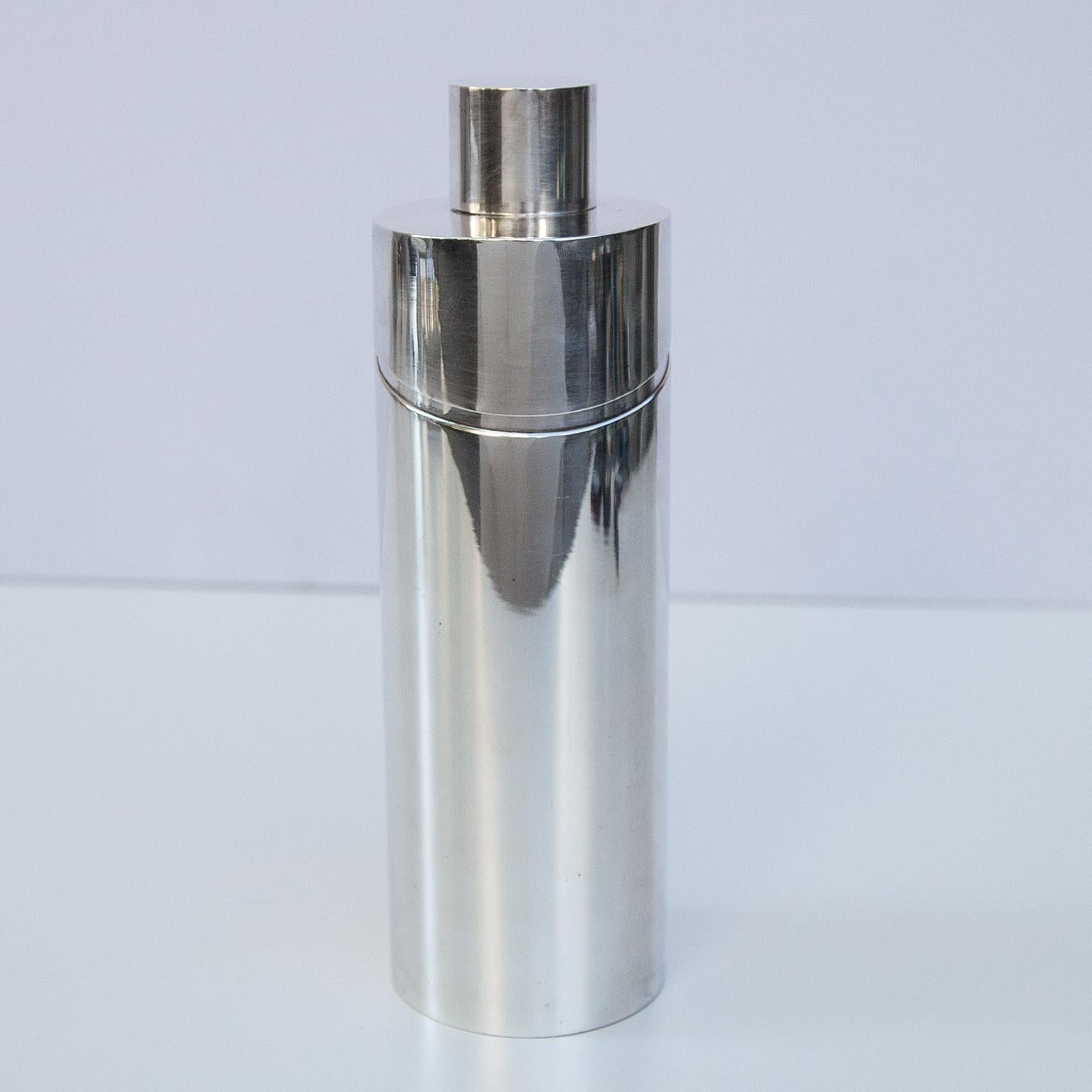 Silver plated shaker Model Windsor designed by Lino Sabatini for Christofle in 1956.

 