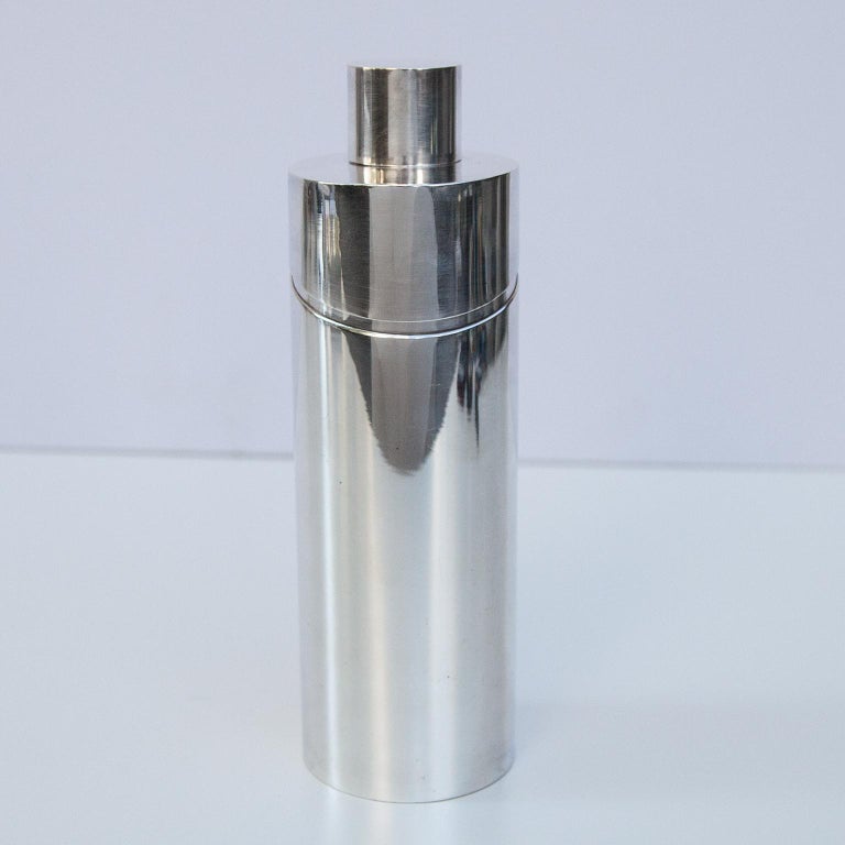 Silver plated shaker Model Windsor designed by Lino Sabatini for Christofle in 1956.

 