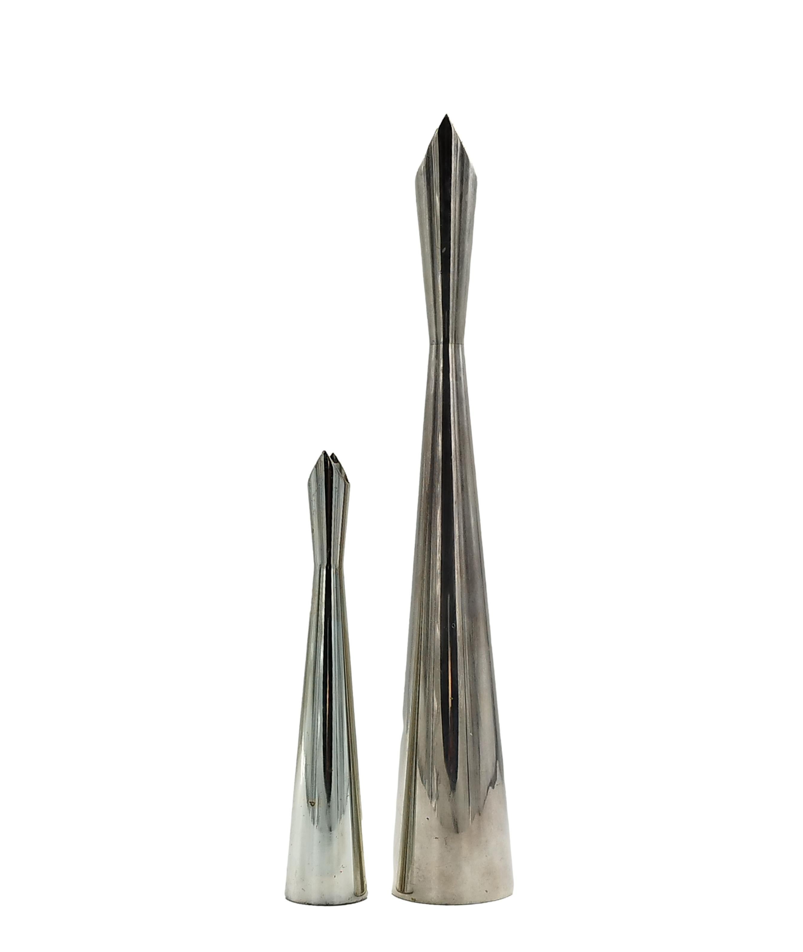 Set of two Mod. 'Cardinali' vases in silver-plated metal designed by Lino Sabattini for Christofle in the 1950s, 
Little size cm. 20x4x4.