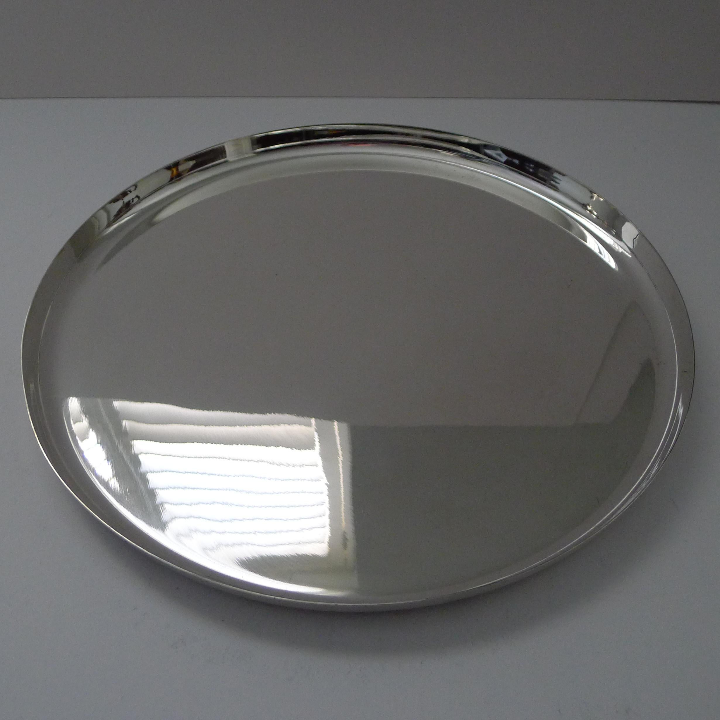 A stunning modernist circular cocktail tray designed by the world famous Lino Sabattini for famous Orfevrerie Christofle, a magical combination of quality and minimalist design.

Just back from our silversmith's workshop where it has been
