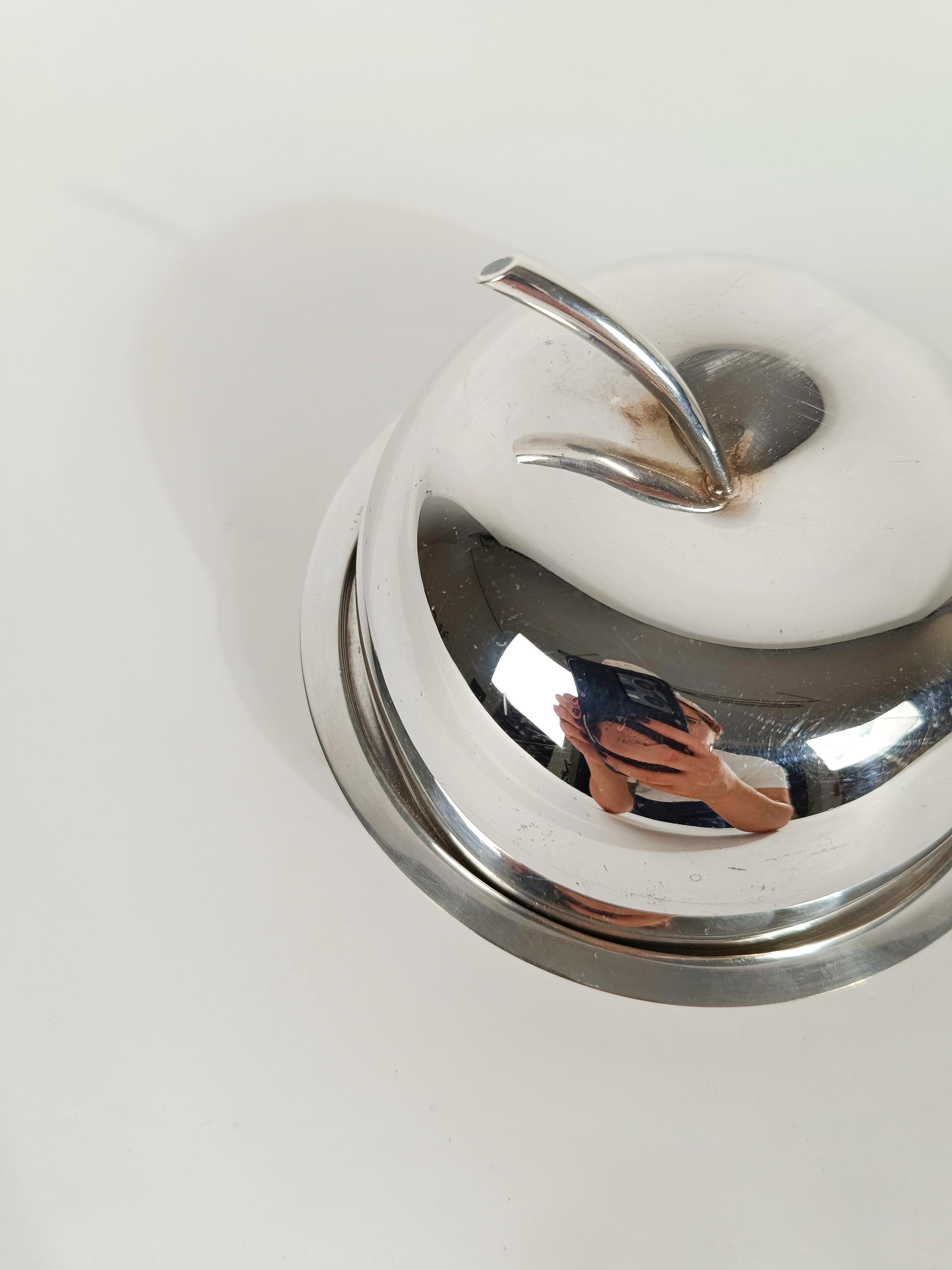 Plaqué argent Boîte à beurre en forme de pomme en métal argenté Lino Sabattini pour Christofle Fleuron, années 70 en vente