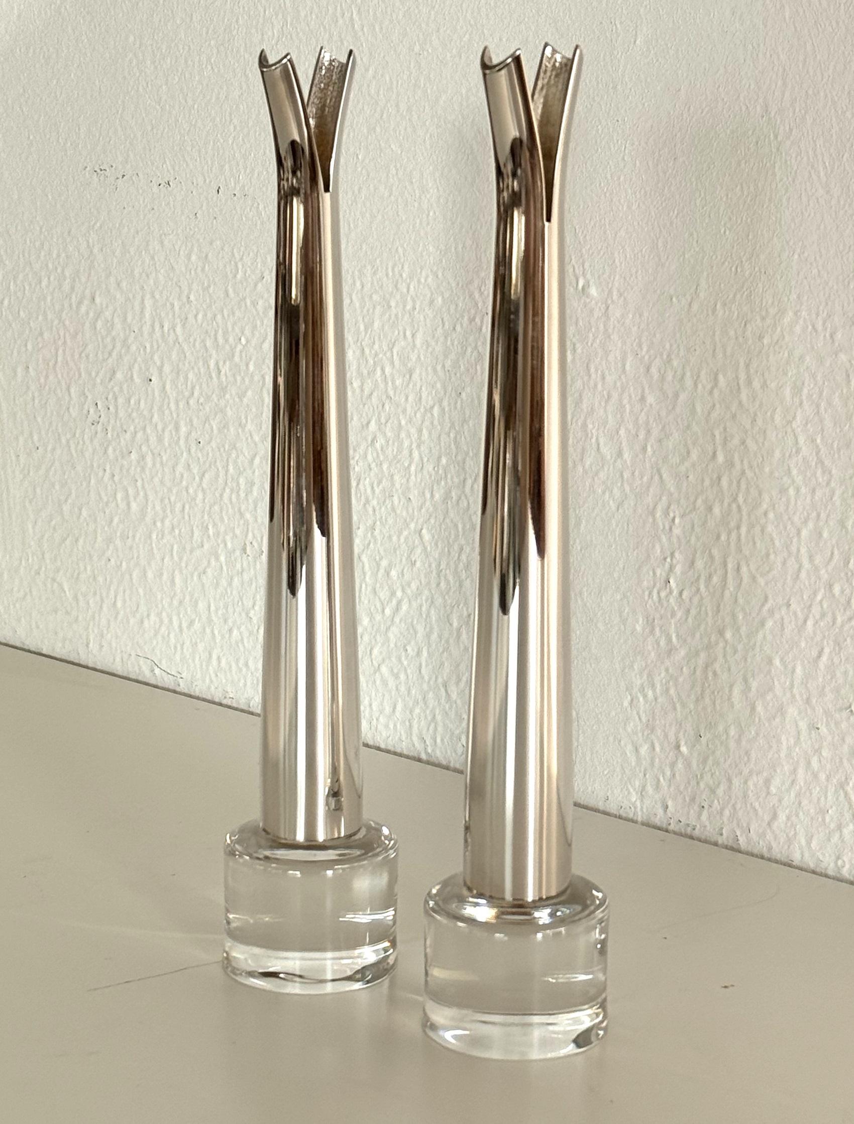 Vasi Solifleur in vetro e placcati in argento di Lino Sabattini, set di due esemplari in vendita 7