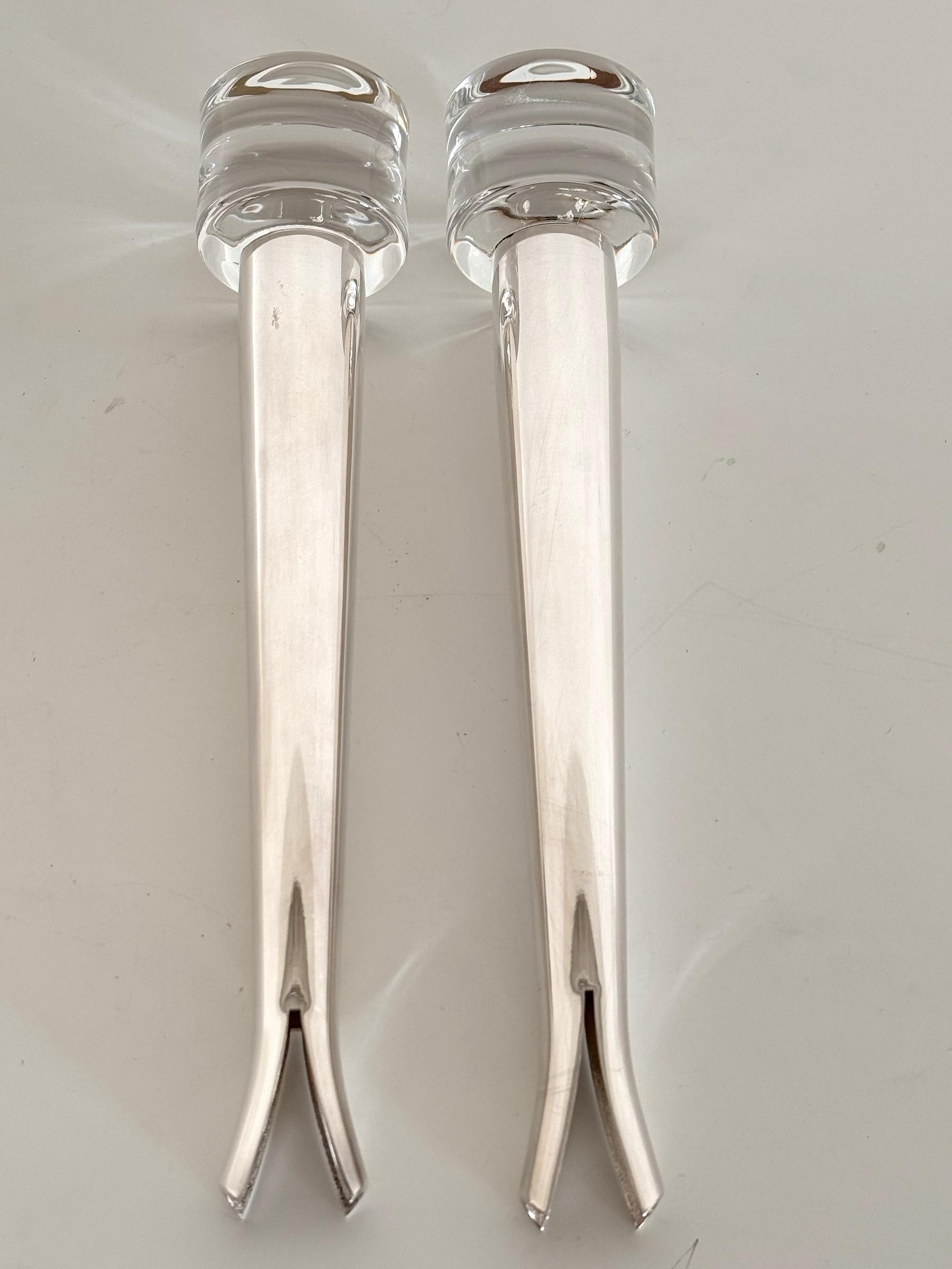 Vasi Solifleur in vetro e placcati in argento di Lino Sabattini, set di due esemplari in vendita 1