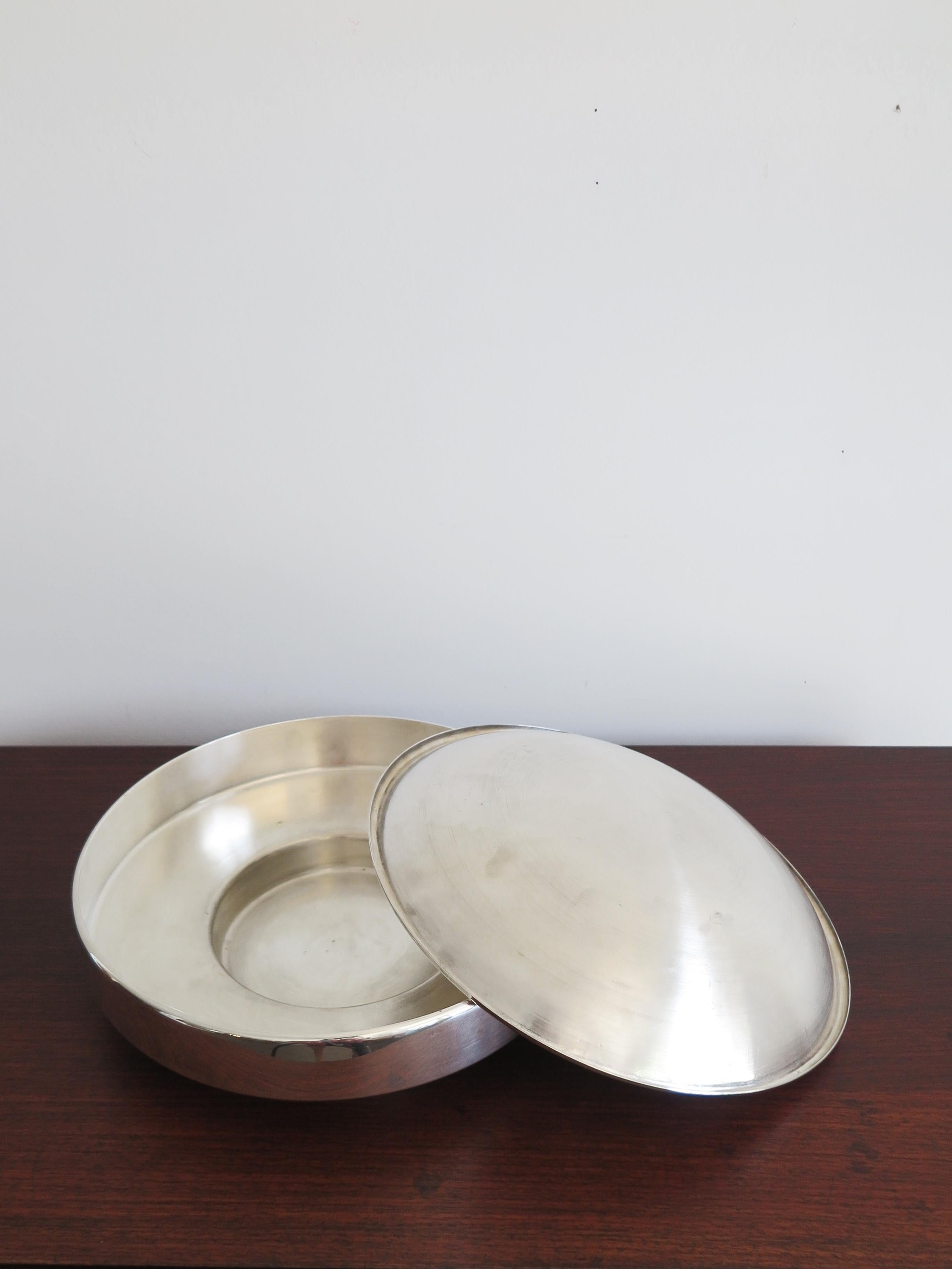 Late 20th Century Lino Sabattini Italian Silver-Plated Centerpiece or Box Bowl 1970s