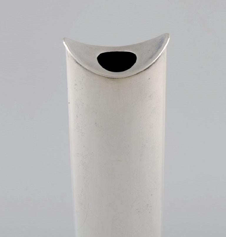 Lino Sabattini, Italien, Modernistische Vase aus versilbertem Metall, 1960er Jahre (Moderne der Mitte des Jahrhunderts) im Angebot