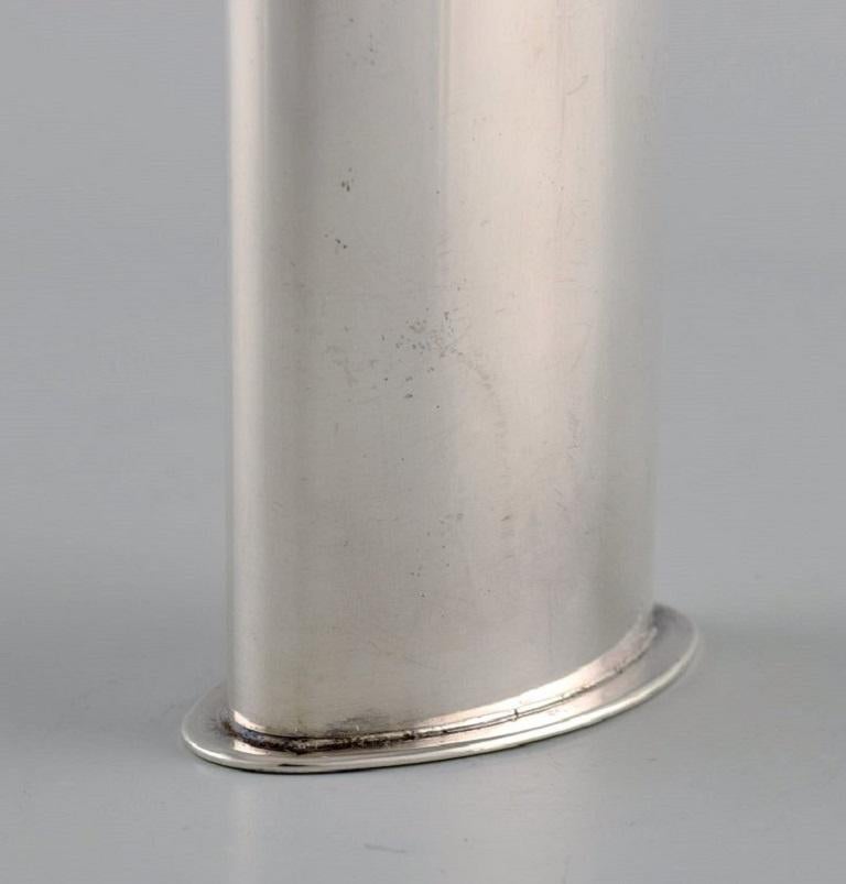 Lino Sabattini, Italien, Modernistische Vase aus versilbertem Metall, 1960er Jahre im Angebot 1