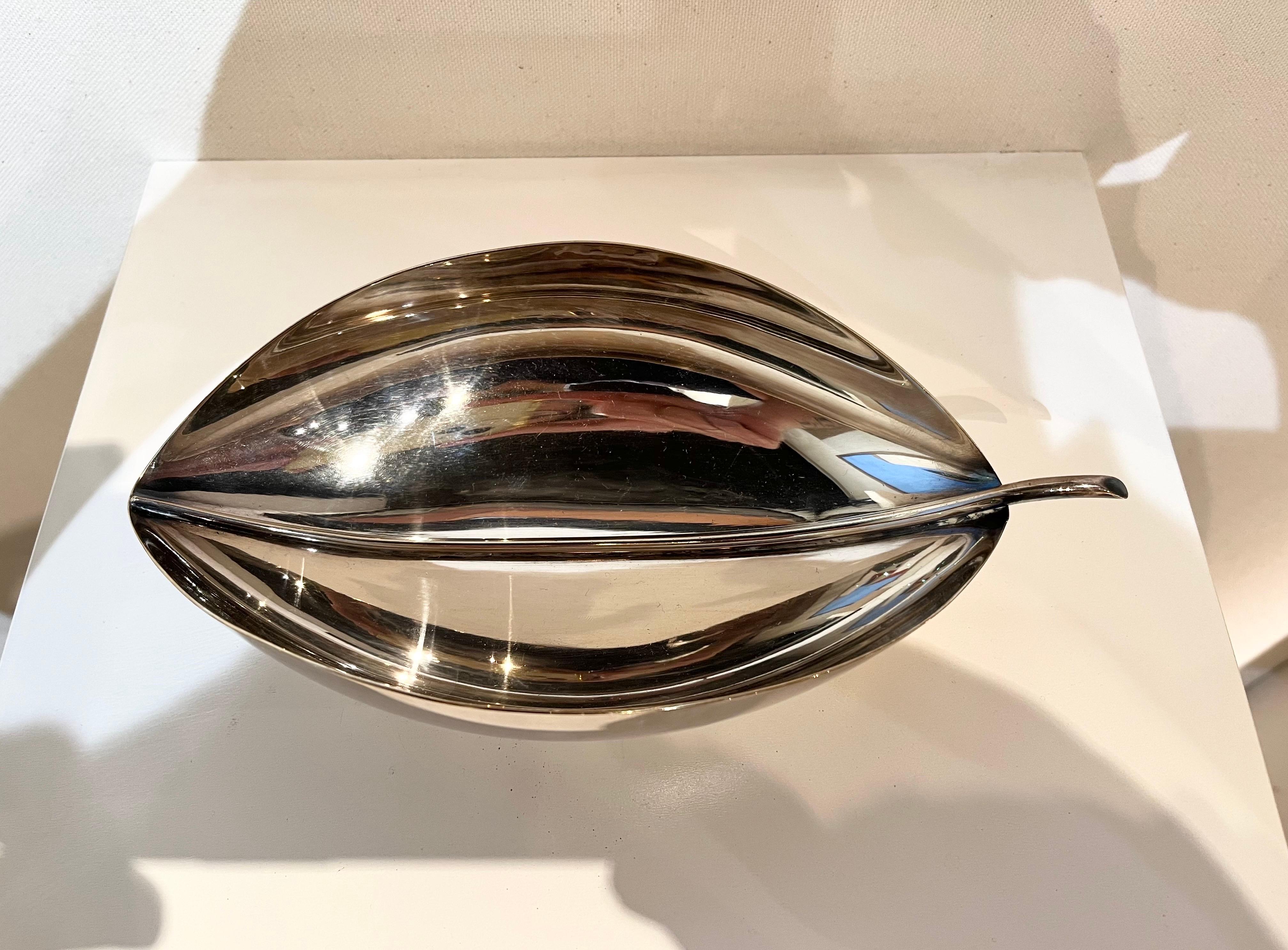 Lino Sabattini, piatto a forma di foglia In condizioni buone in vendita a SAINT-OUEN-SUR-SEINE, FR