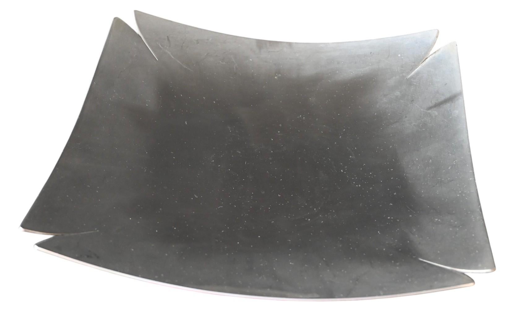 A refined and sculptural silverplate centerpiece by renowned Italian designer Lino Sabattini.

This elegant bowl features a broad, gently curved form supported by a dynamic, sweeping base — a design that perfectly embodies Sabattini’s modernist