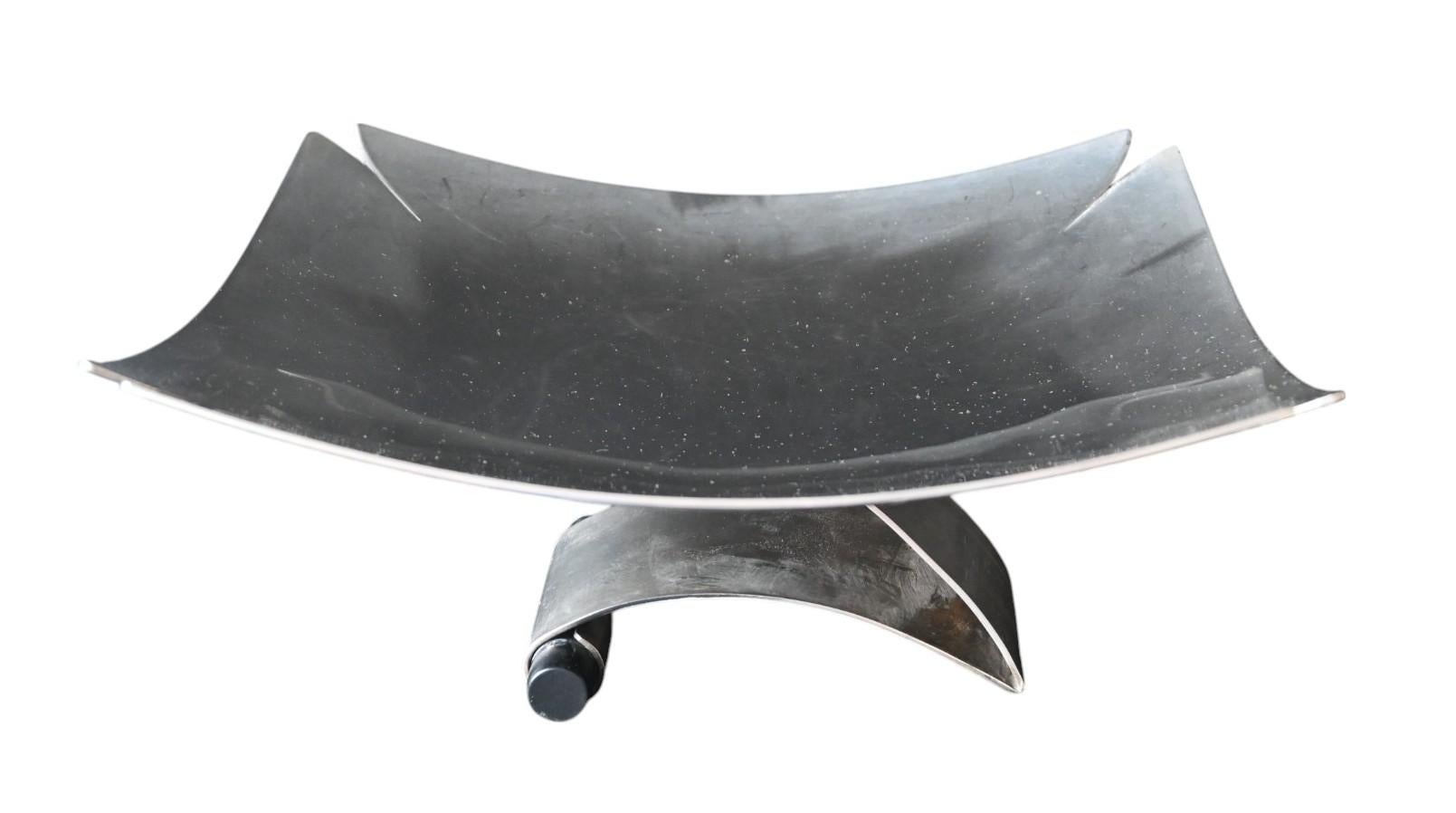Mid-Century Modern Lino Sabattini Sculptural Modernist Silverplate Centerpiece Bowl, Italy, 1970s For Sale