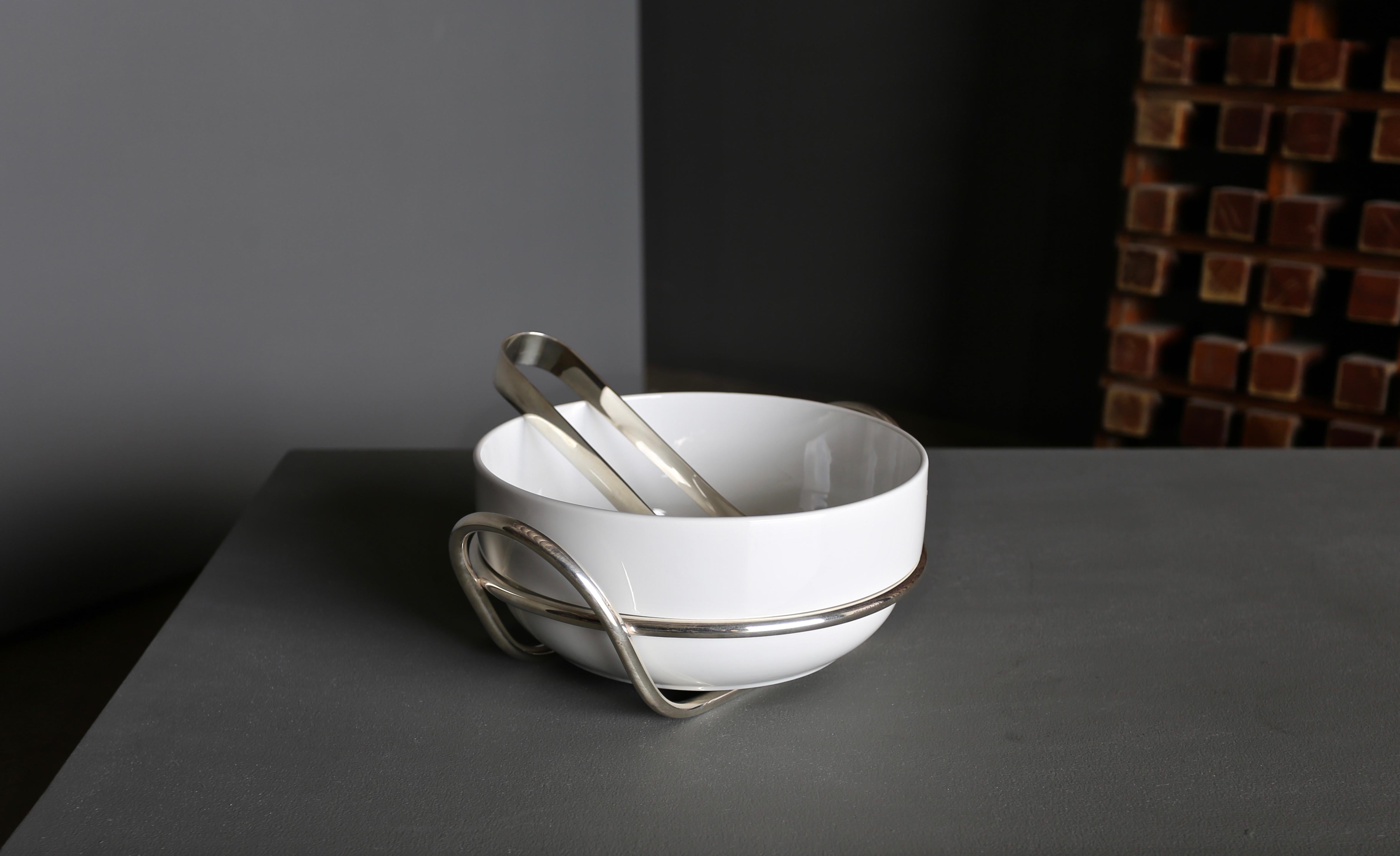 Lino Sabattini silver plated serving bowl & tongs, circa 1970. This set retains the original boxes.