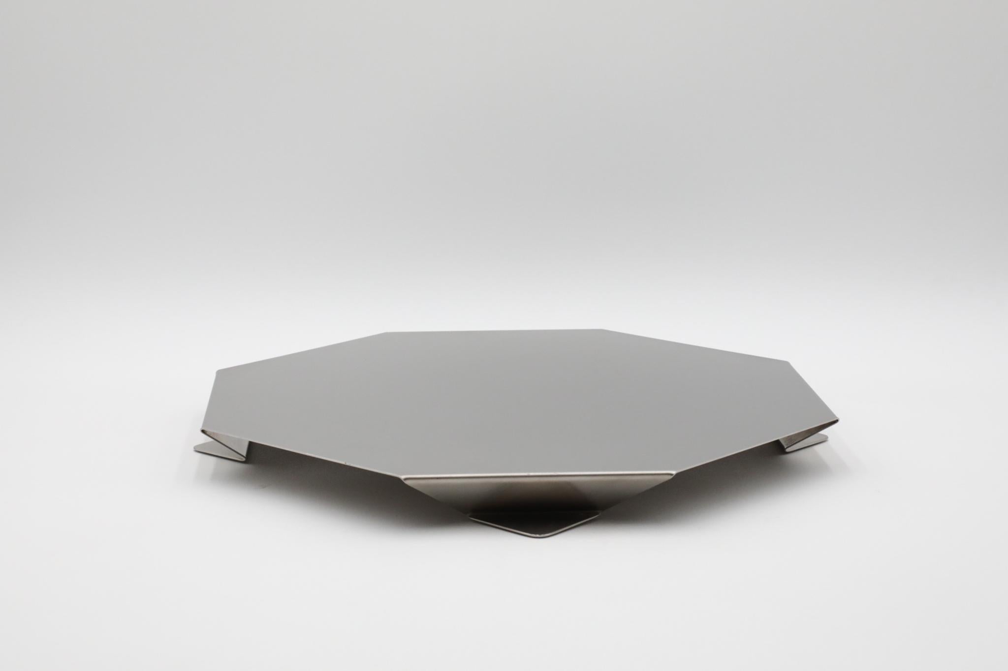 Minimalist and sculptural six-piece serving set in the style of Italian designer Lino Sabattini, known for his refined metalwork and innovative tableware. Crafted from brushed steel with elegant folded forms, the set includes a raised serving