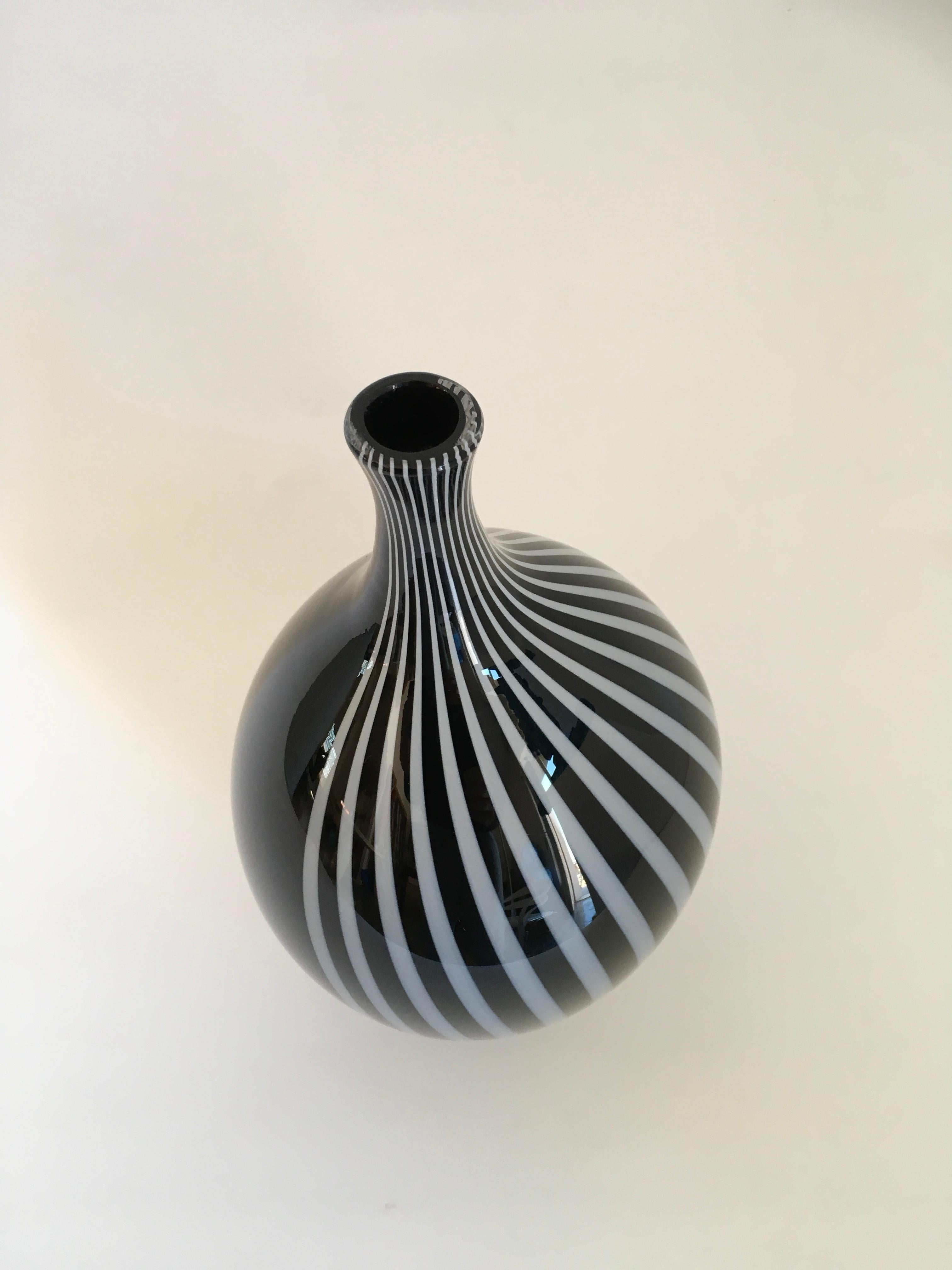 Late 20th Century Italia Murano Glass Vase Giano Model by Lino Tagliapieta for F3 International.