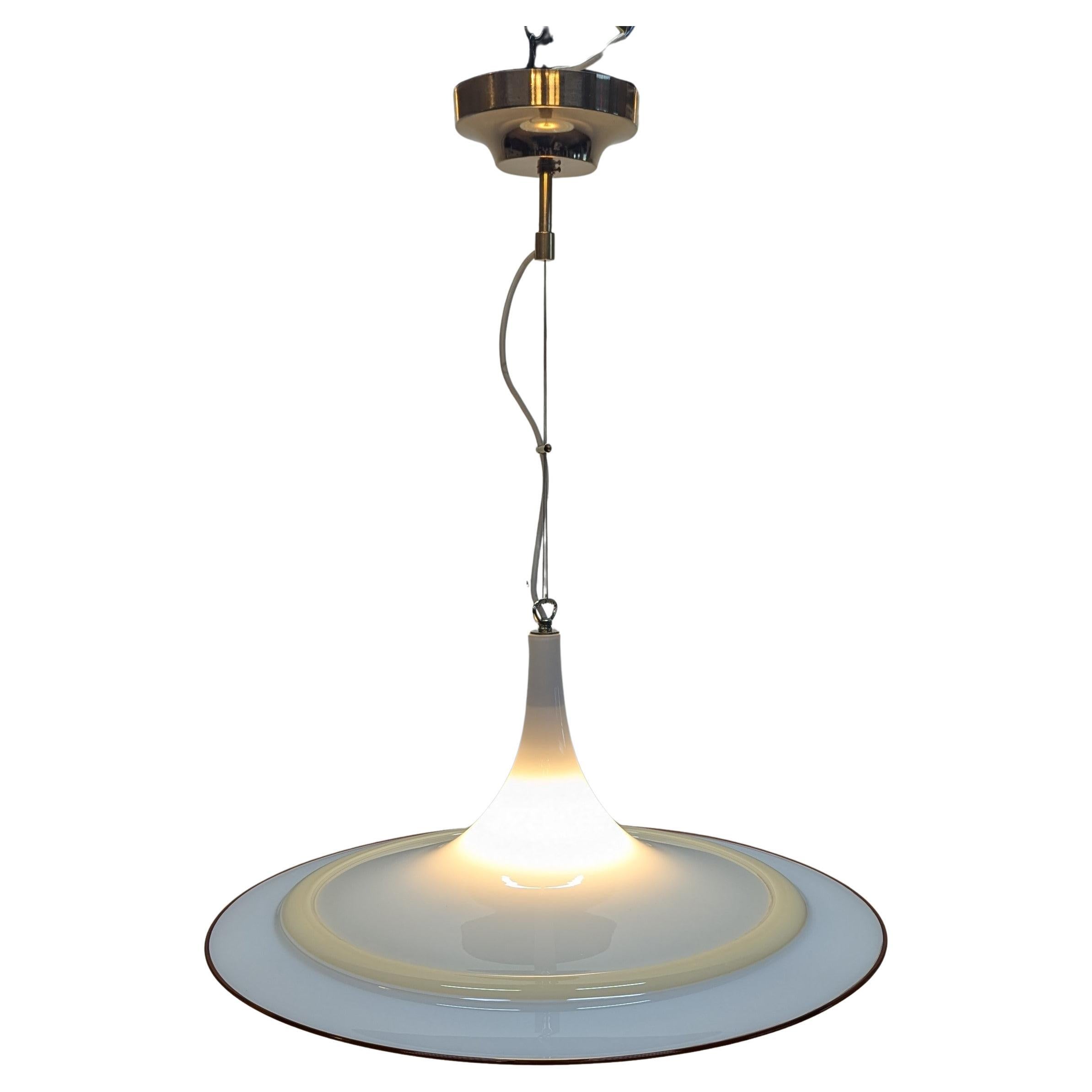 Lámpara colgante de cristal de Murano diseñada por Lino Tagliapietra.  Esta forma se denomina 
