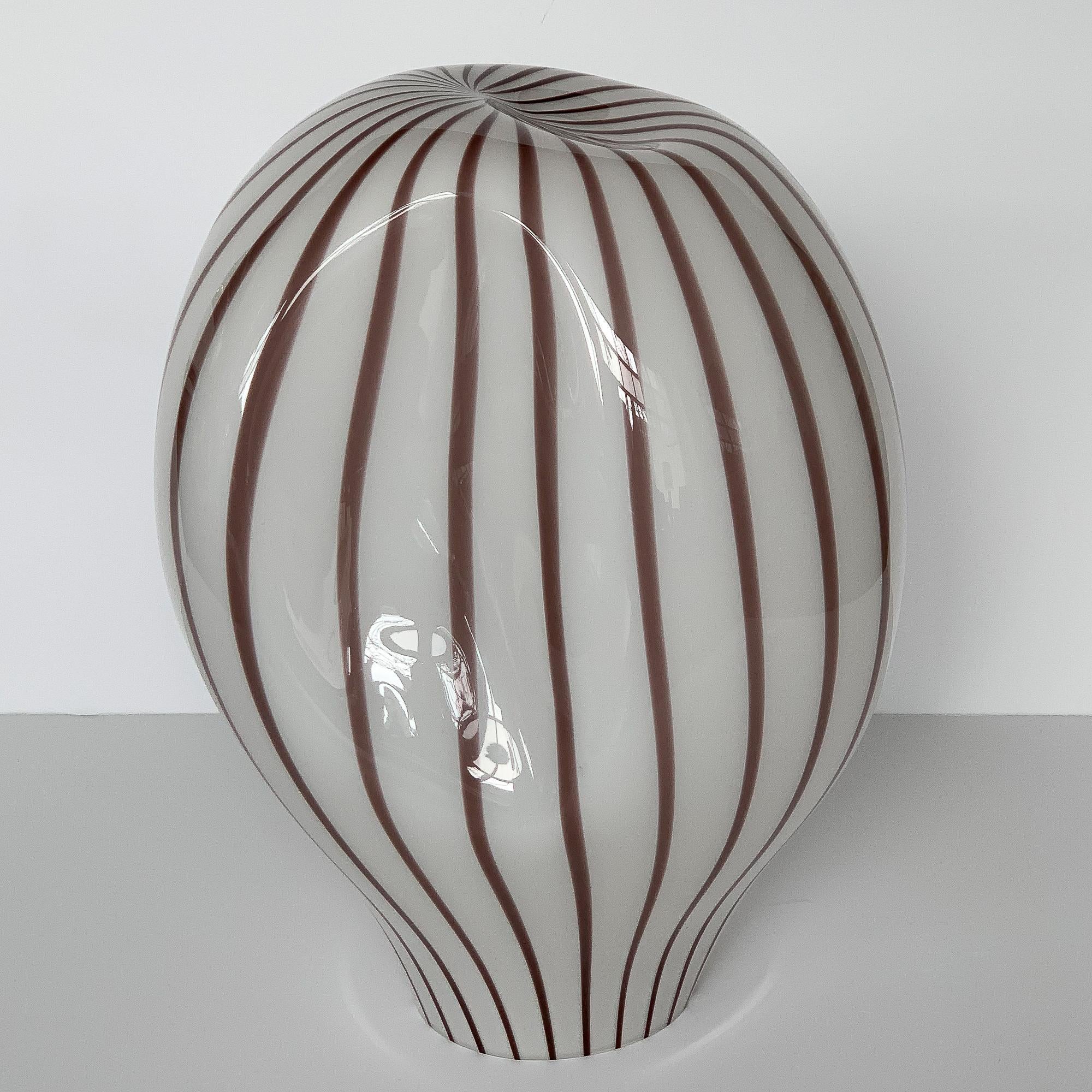 Lino Tagliapietra large balloon shaped Murano glass table lamp for Effetre, circa 1970s. Off-white glass with swirled stripe in a pale muted purple color. Takes one standard base light bulb. In-line on/off switch on cord.
