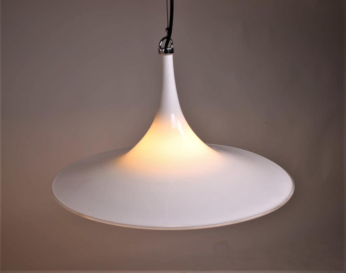 Lino Tagliapietra Pendant Lamp Made by Efferte Magia 1980 Italy

This suspension is a piece of glass making history.

It is Lino Tagliapietra's chic, created when he was at Effetre International.

The shape is known as Magia and was produced in the
