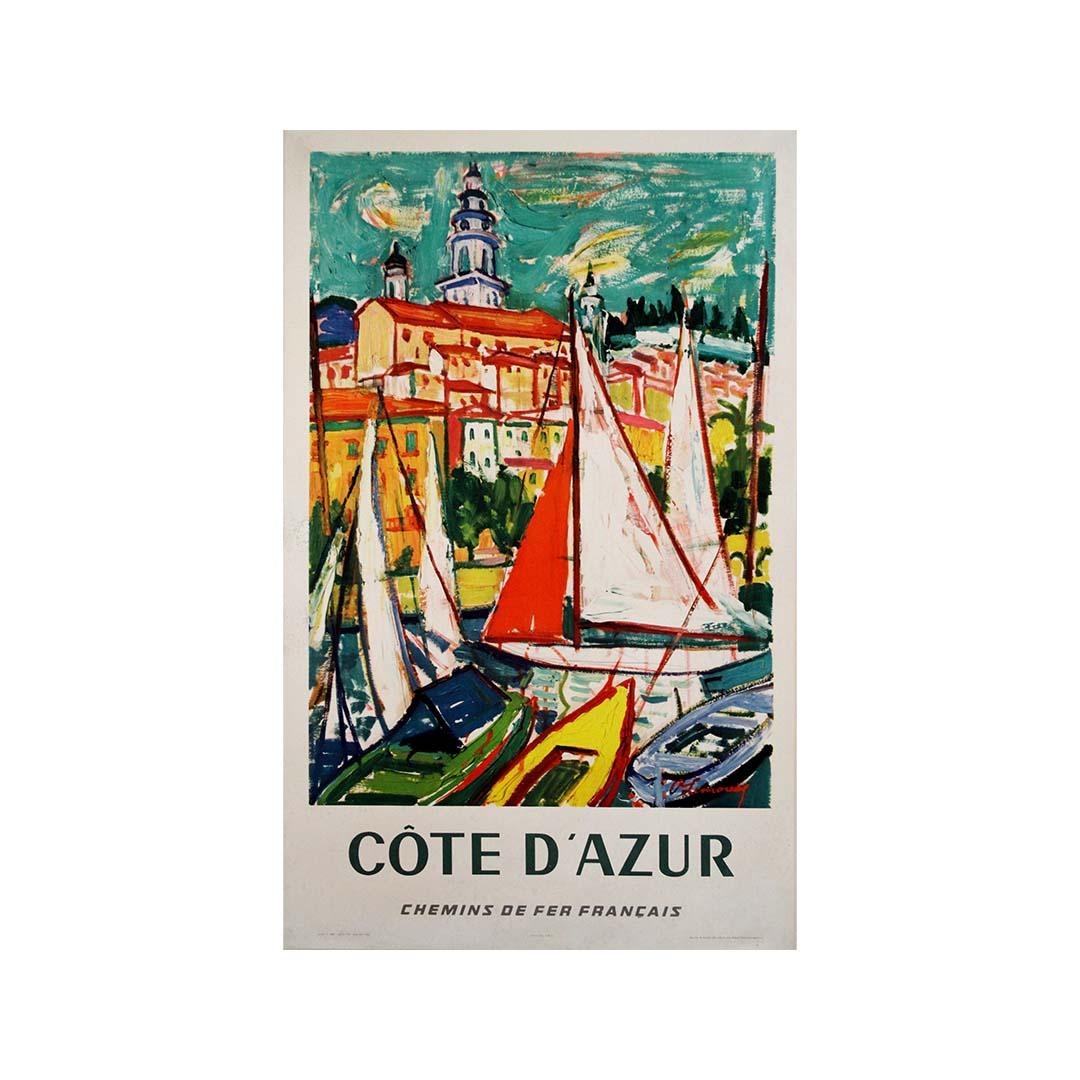 Affiche de voyage originale de 1965 par Linoux, faisant la promotion de la Côte d'Azur pour la Société Nationale des Chemins de Fer Français (SNCF). Cette composition étonnante capture le charme vivant de la Côte d'Azur avec ses voiliers colorés, sa