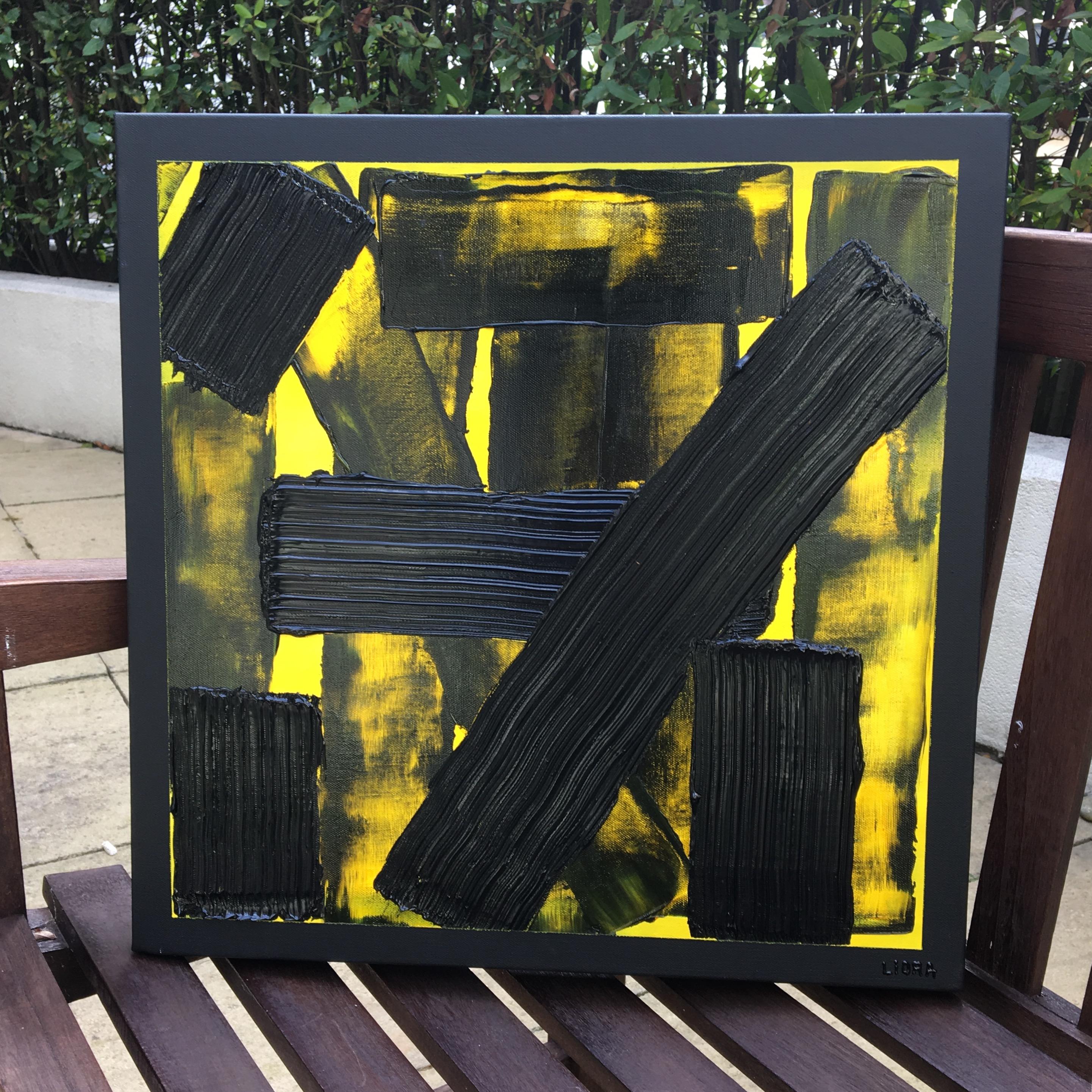 Abstract painting on canvas with heavy texture.
Acrylic and varnish for protection.
Colours: Black and Yellow.
This painting is called L'Intrus 12 and numbered 171.
Original and signed by the artist, comes with gallery certificate.
    