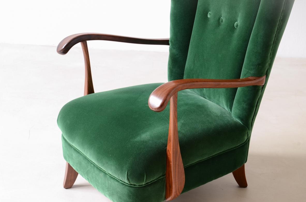 Lio Carminati, elegant armchair in shaped wood In Excellent Condition For Sale In Milano, IT